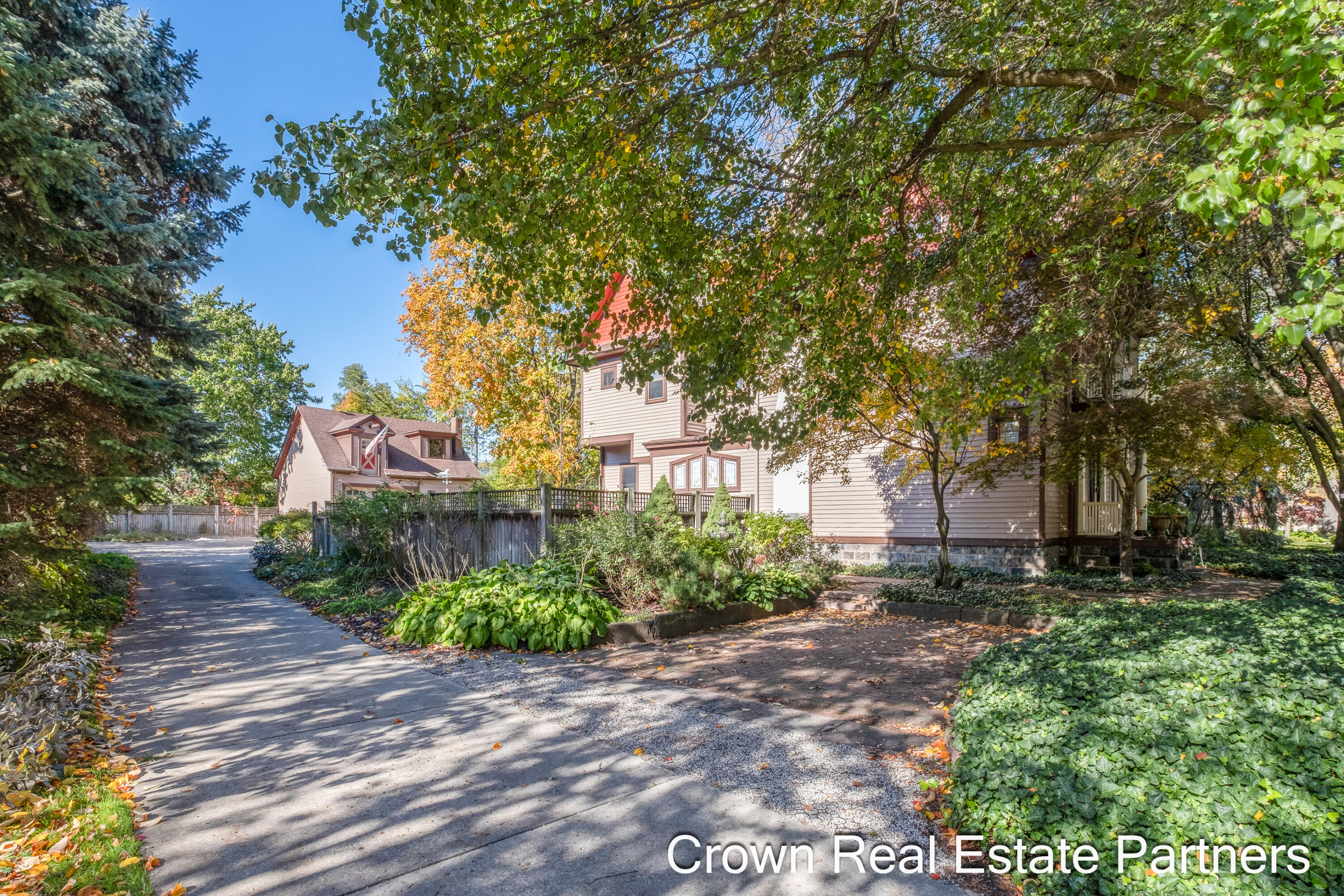 217 Madison Avenue SE