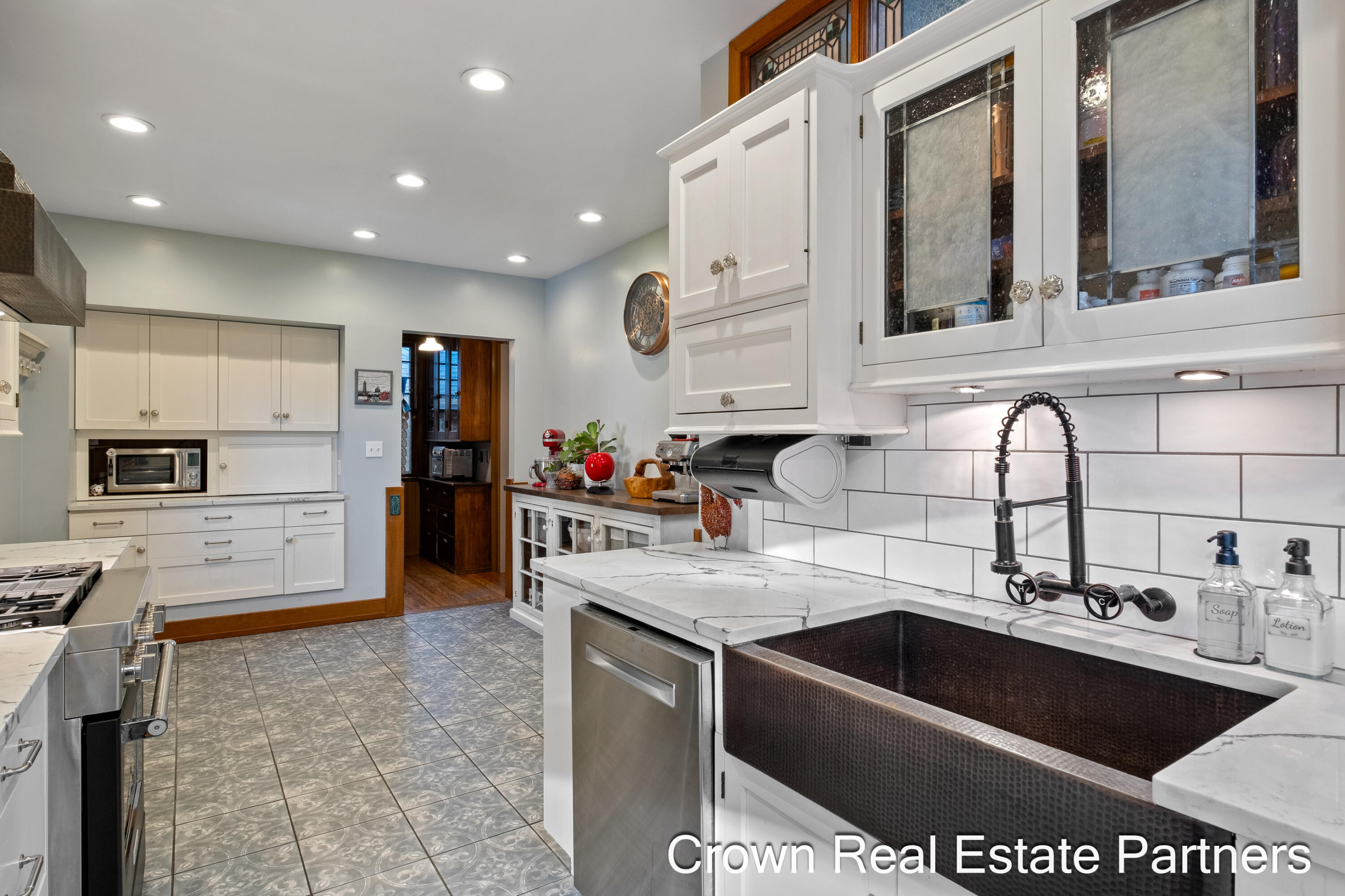 217 Madison Avenue SE