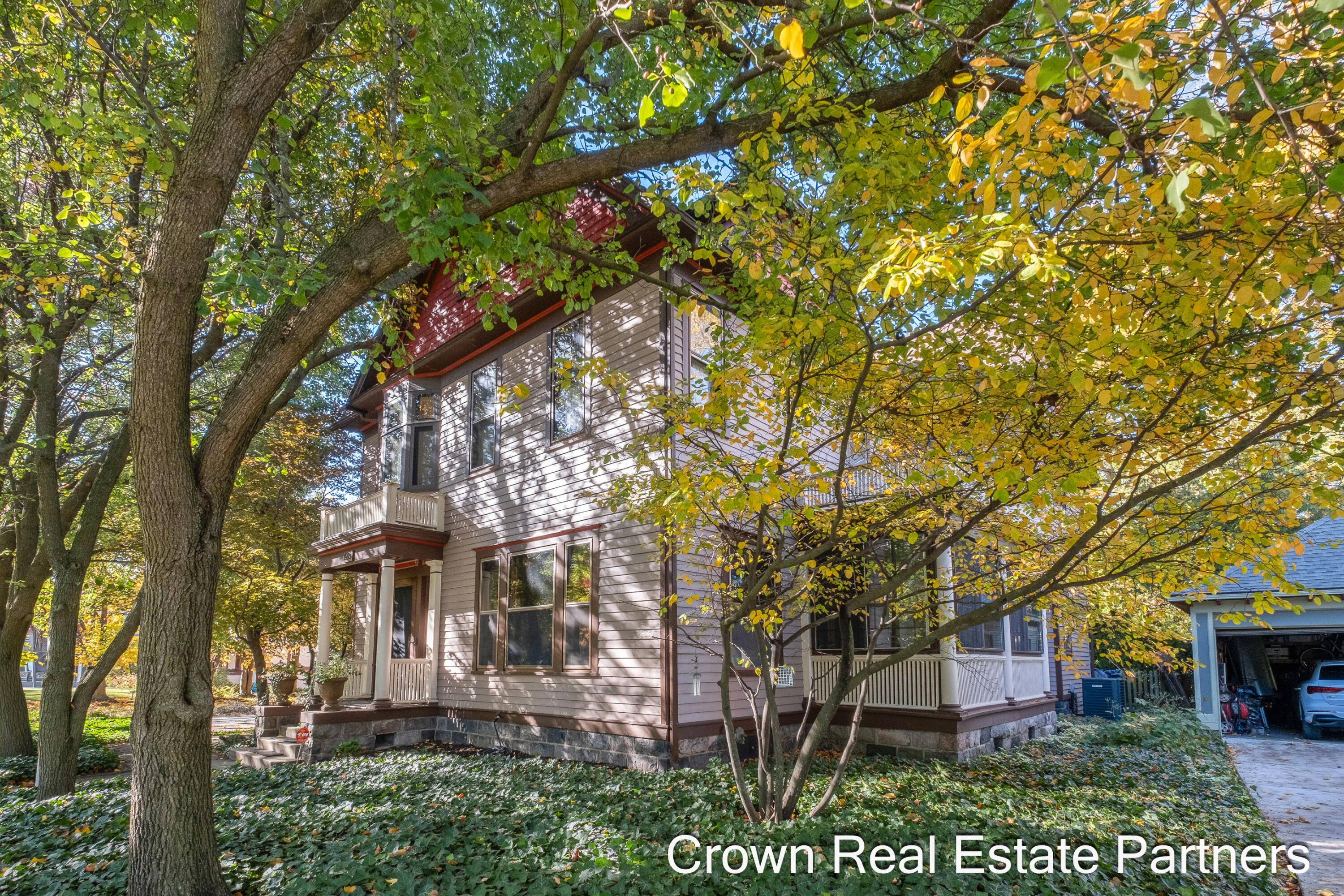 217 Madison Avenue SE