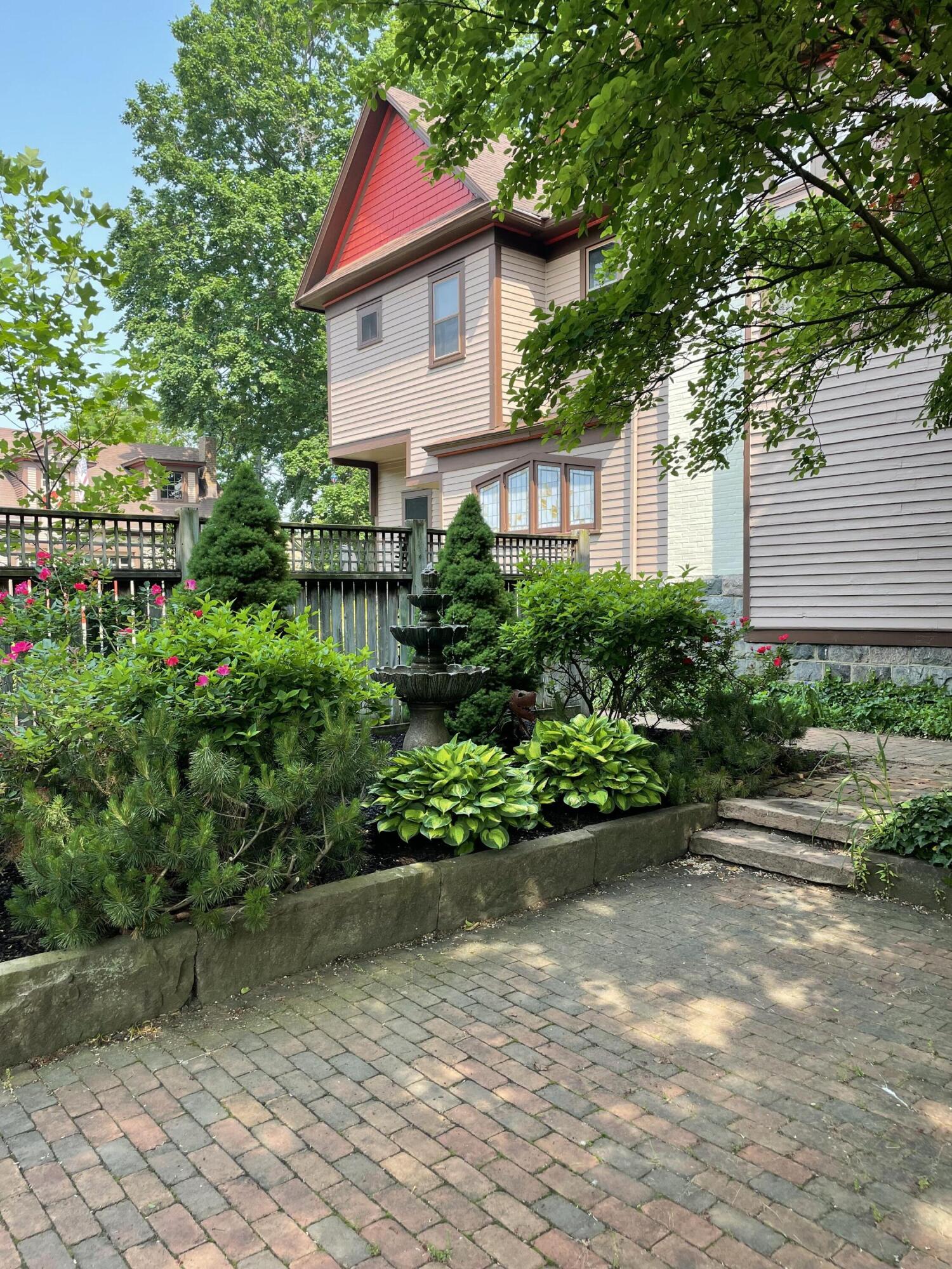 217 Madison Avenue SE