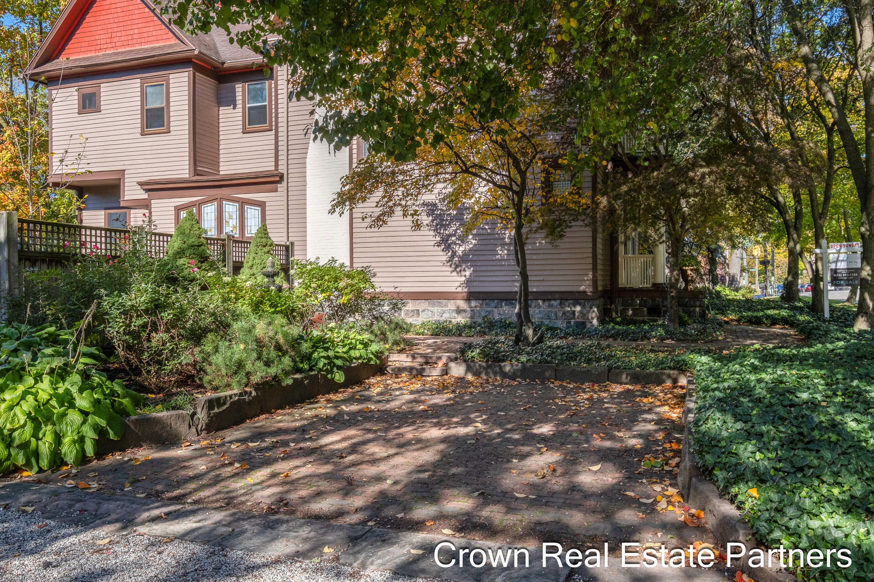 217 Madison Avenue SE