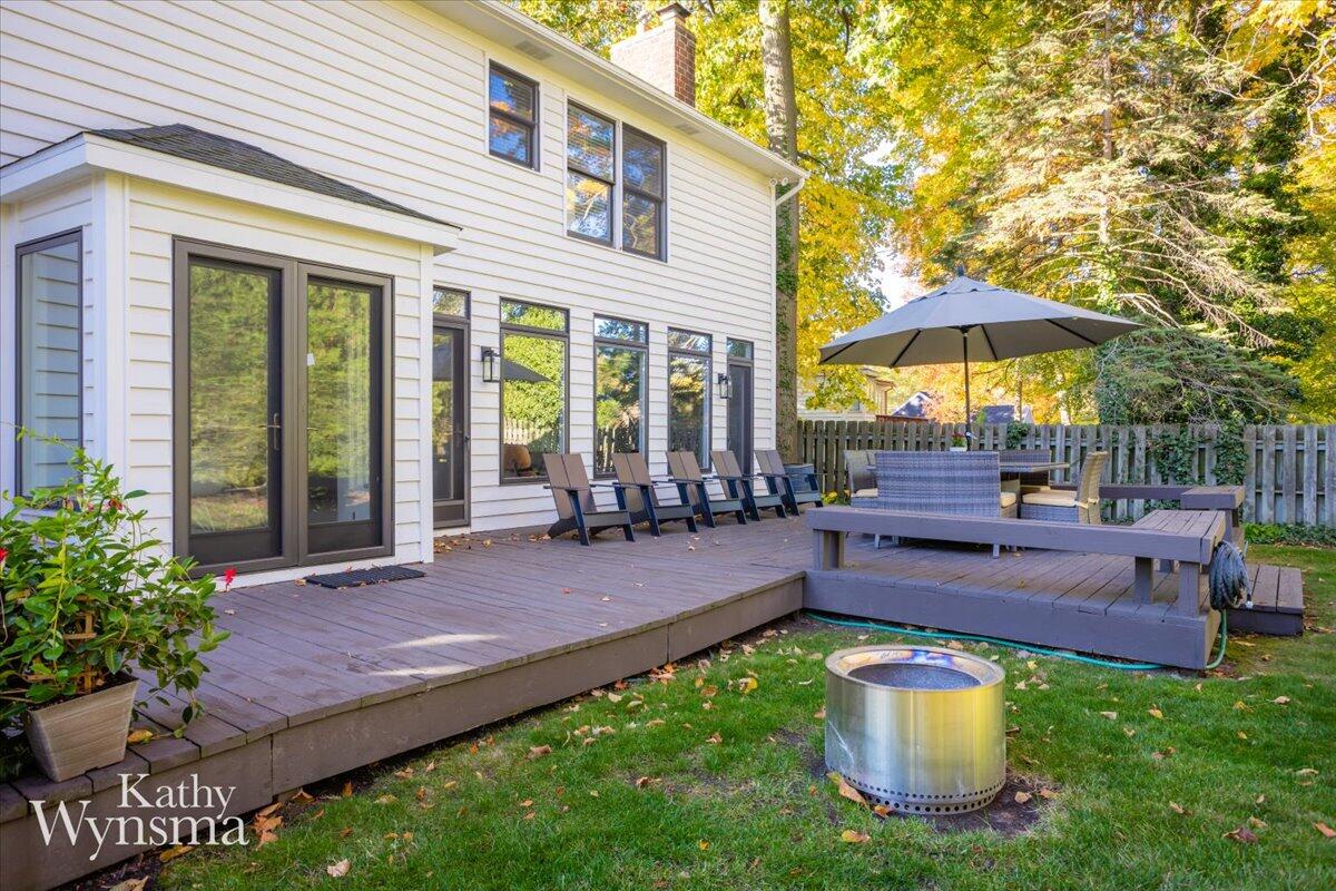 2715 Elmwood Drive SE