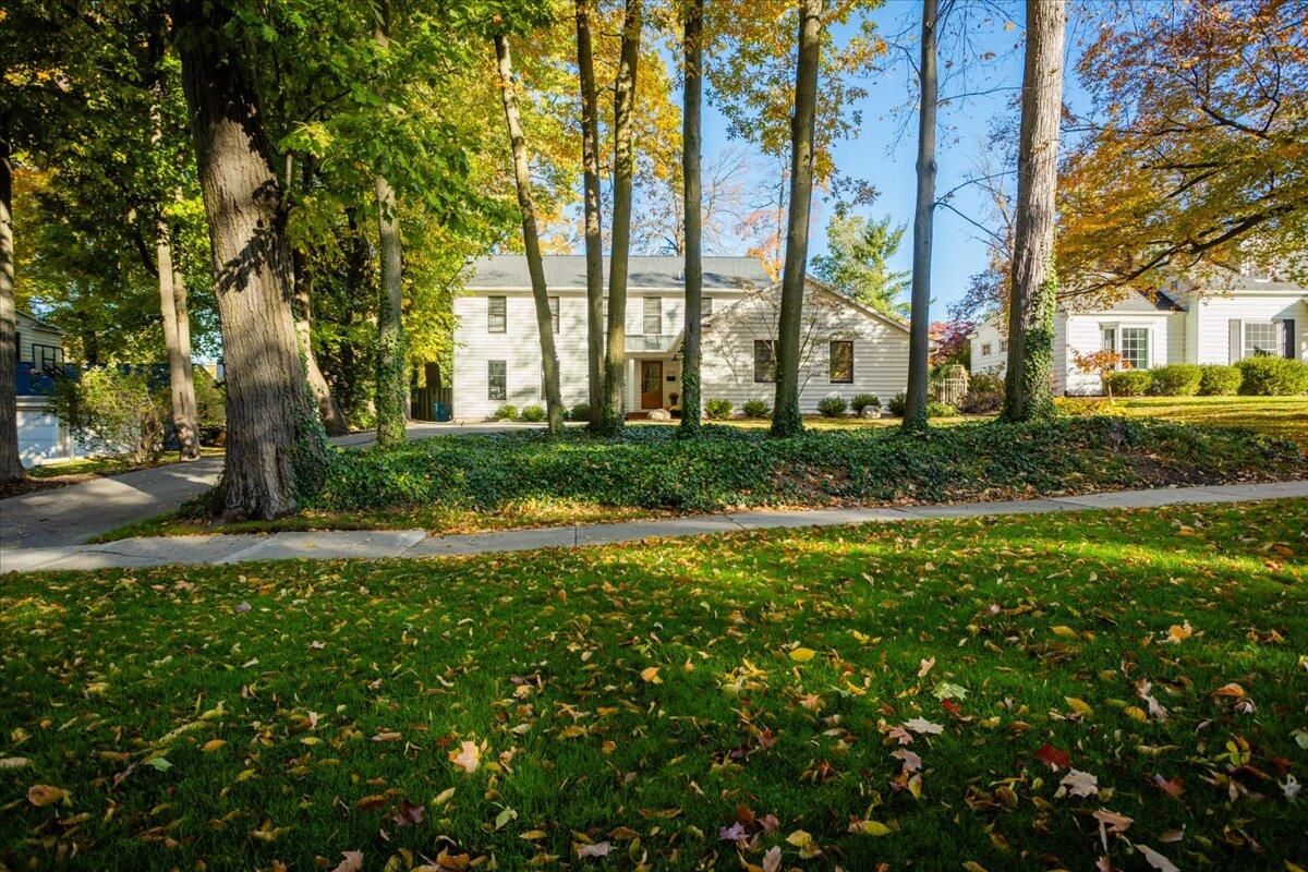 2715 Elmwood Drive SE