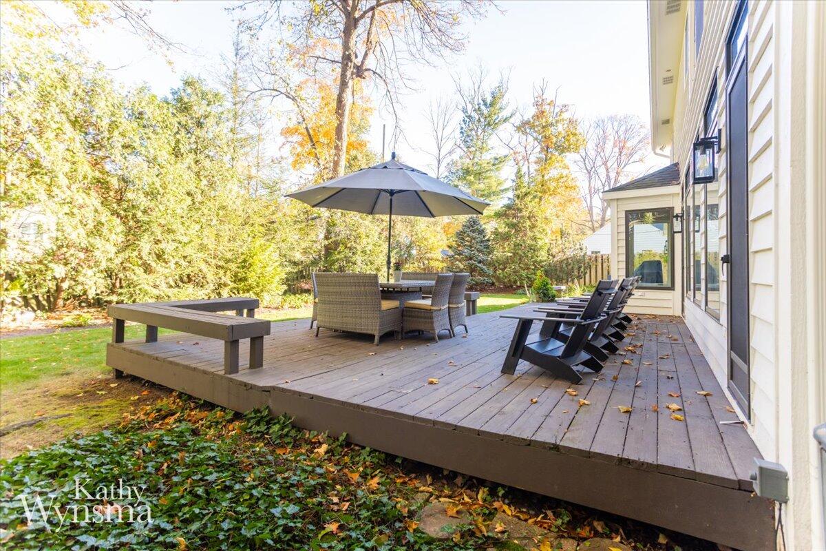 2715 Elmwood Drive SE