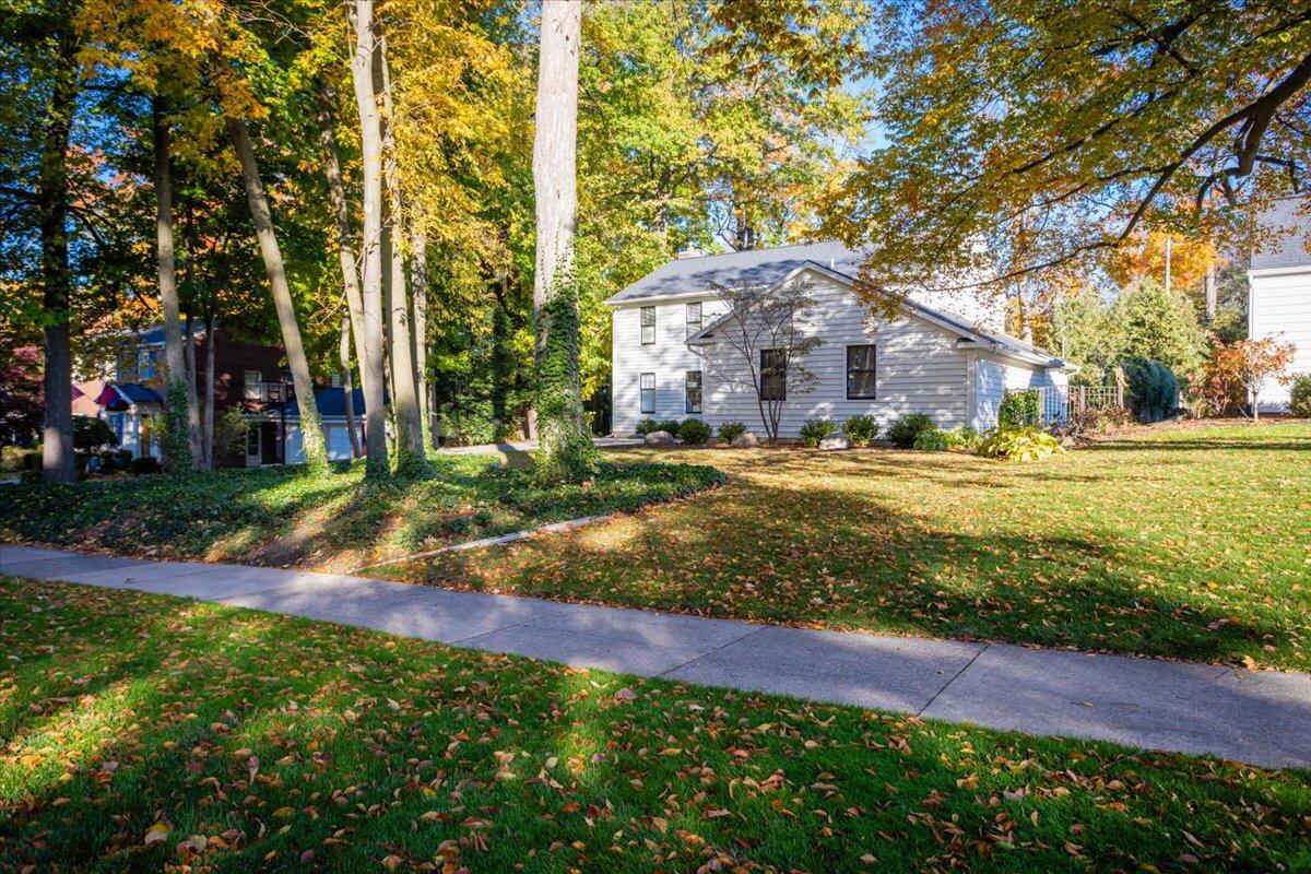 2715 Elmwood Drive SE