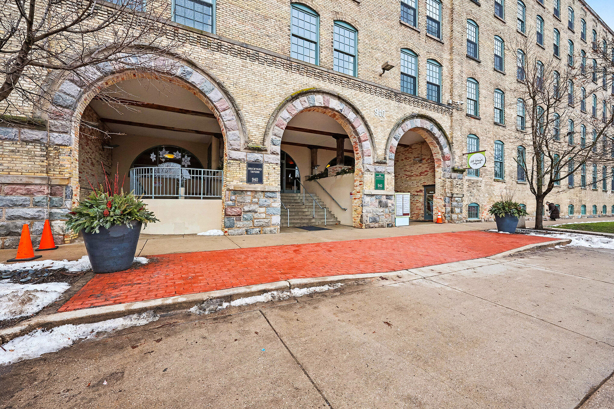 940 Monroe Avenue NW 416
