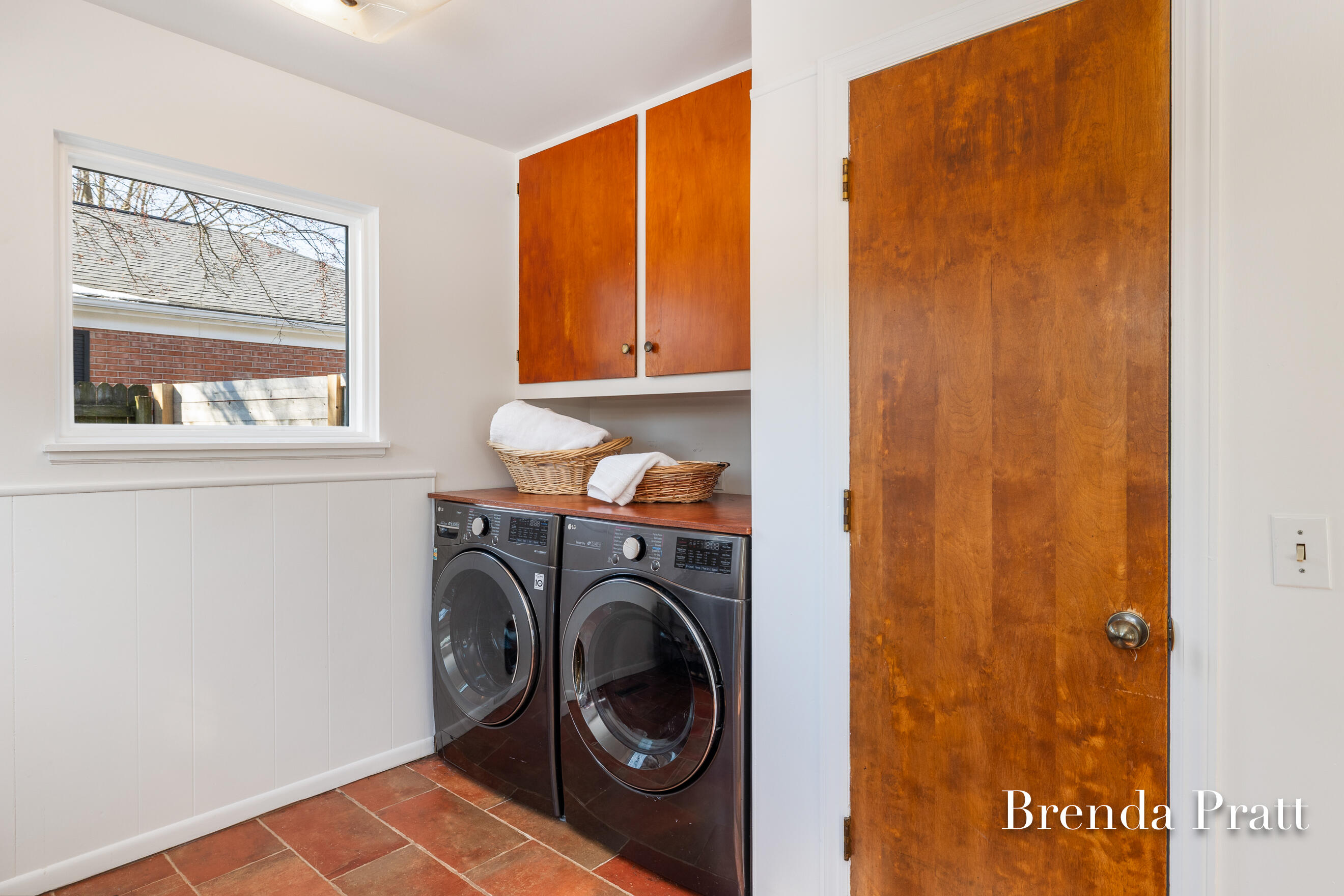 2320 Elmwood Drive SE