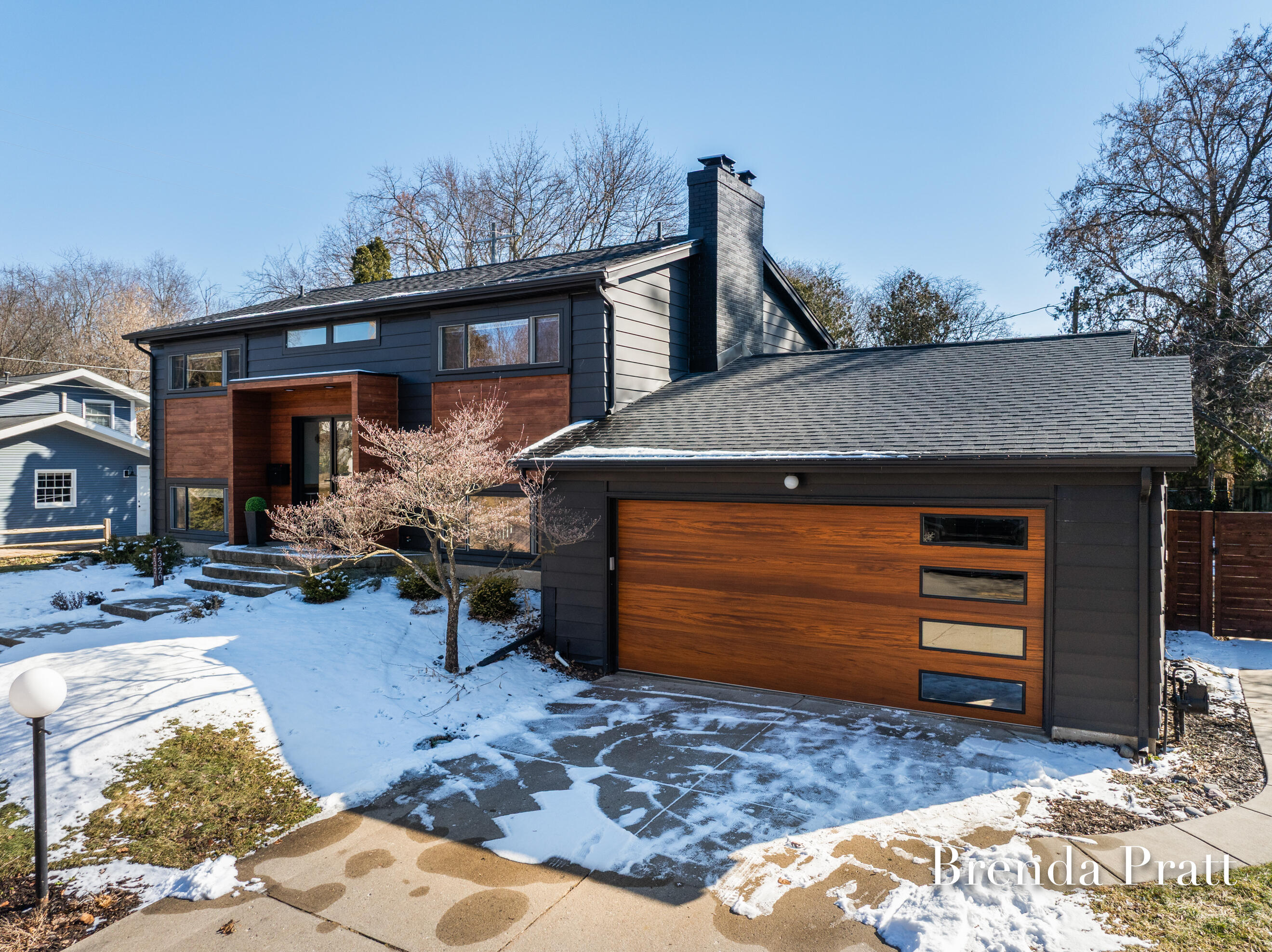 2320 Elmwood Drive SE