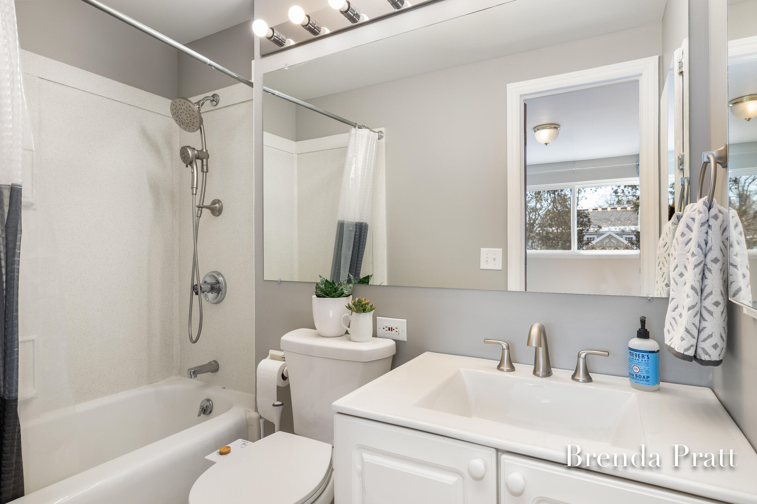 2320 Elmwood Drive SE