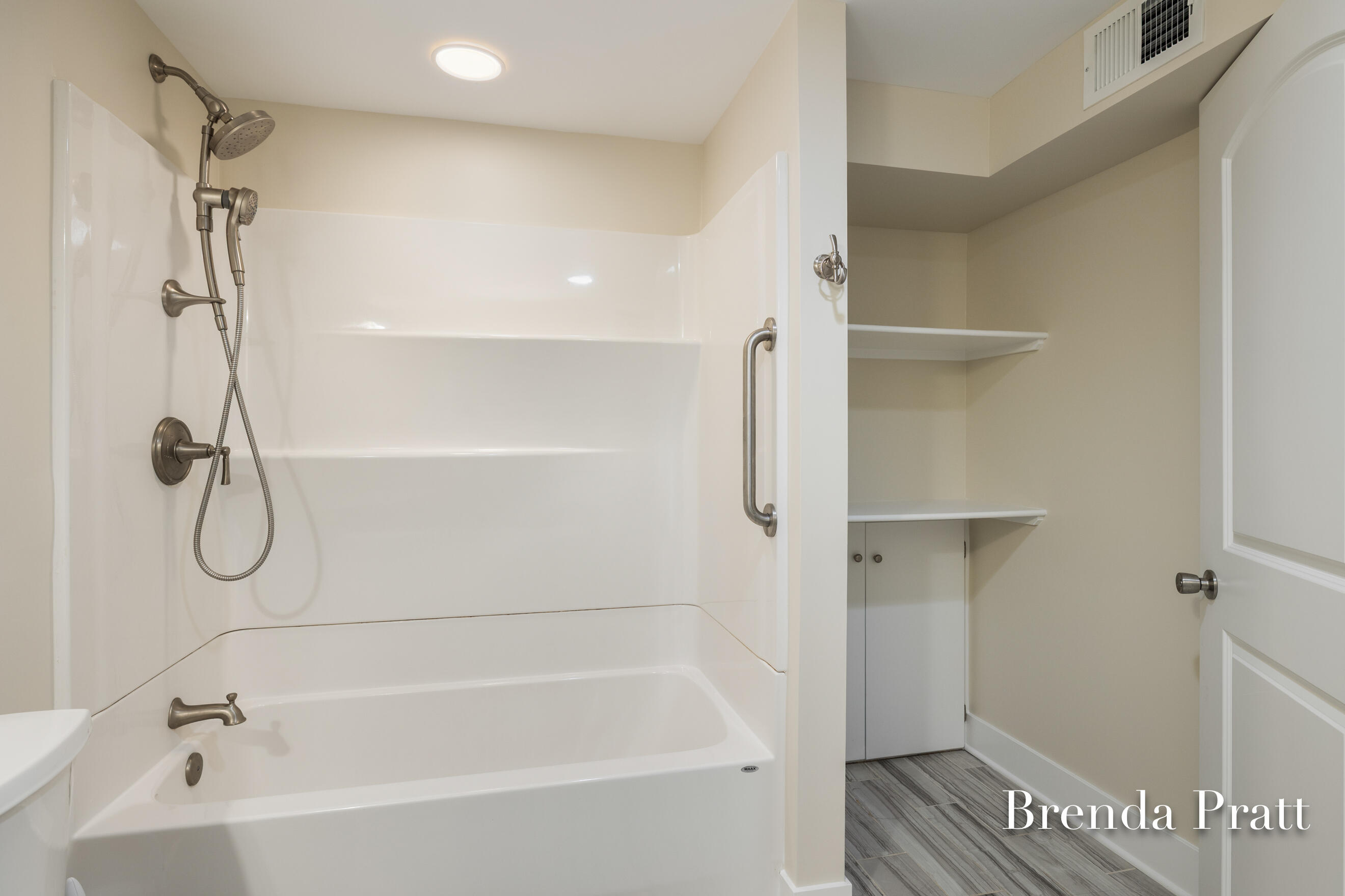 2320 Elmwood Drive SE