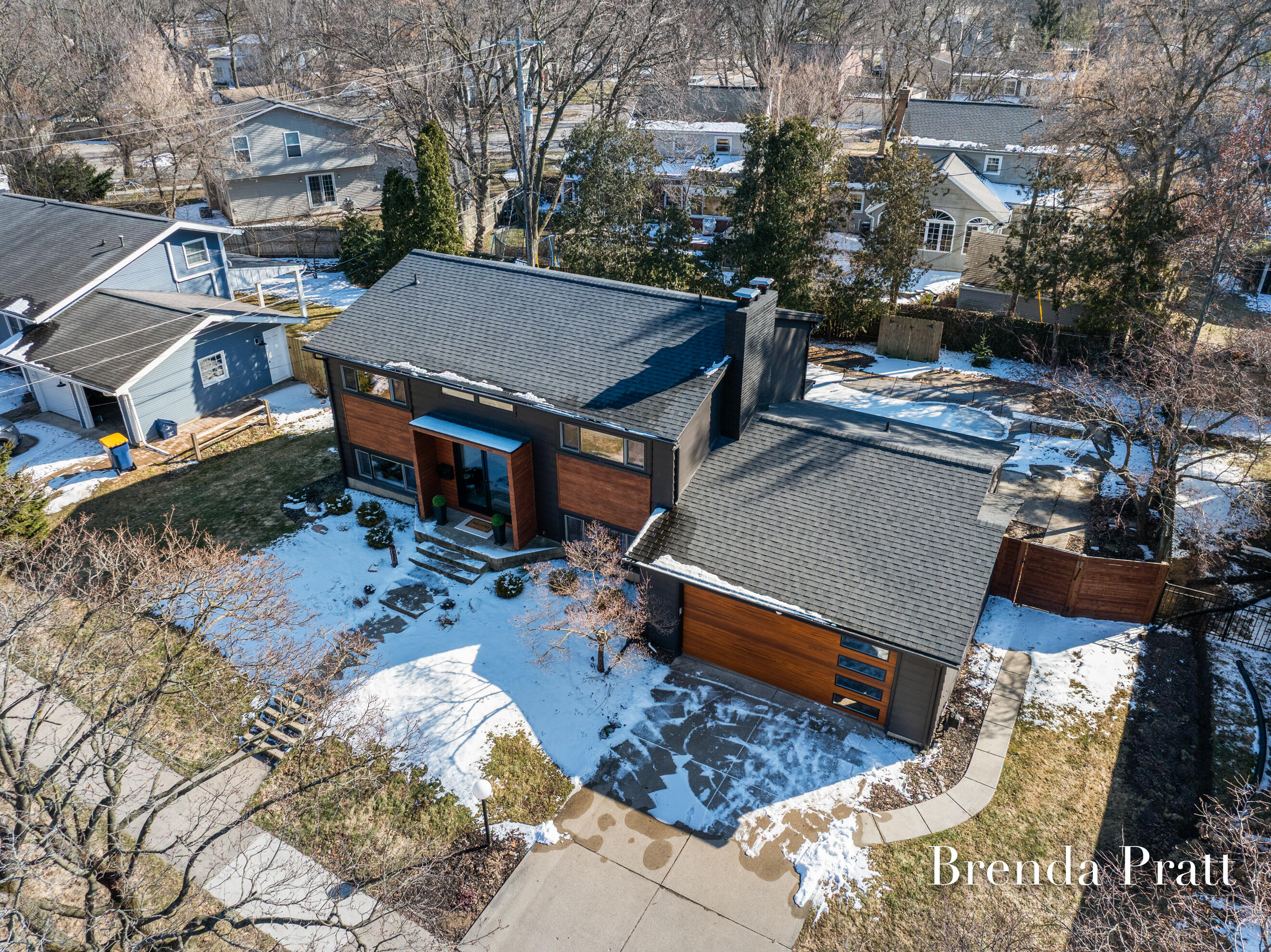 2320 Elmwood Drive SE