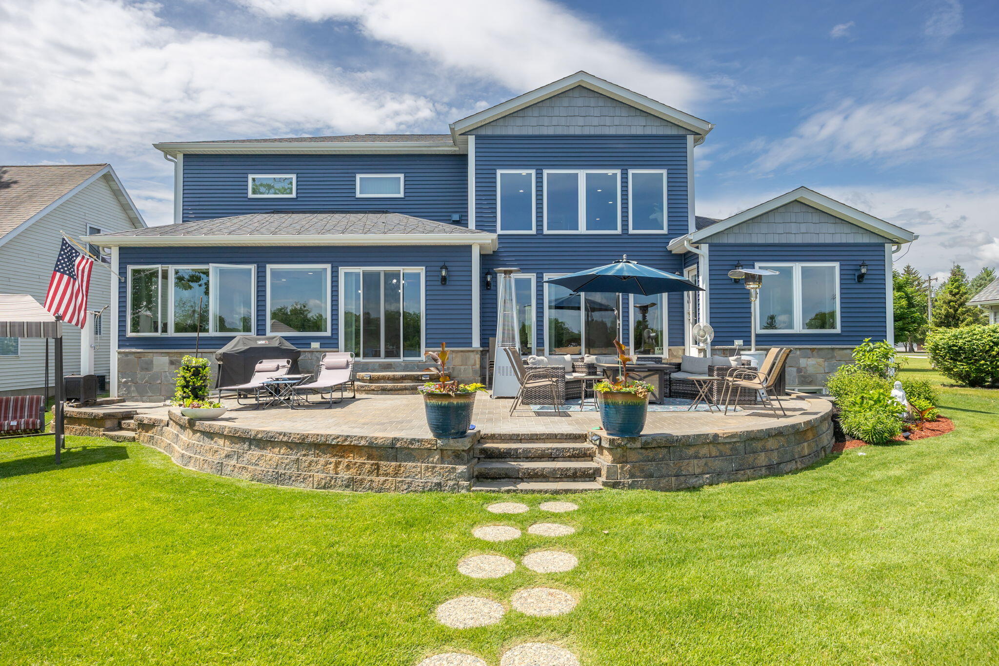 7140 Holiday Drive