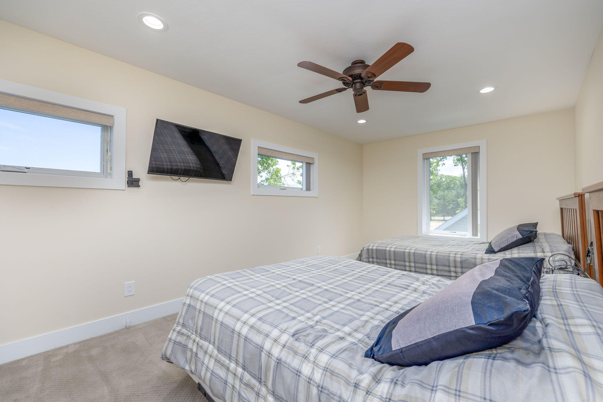 7140 Holiday Drive