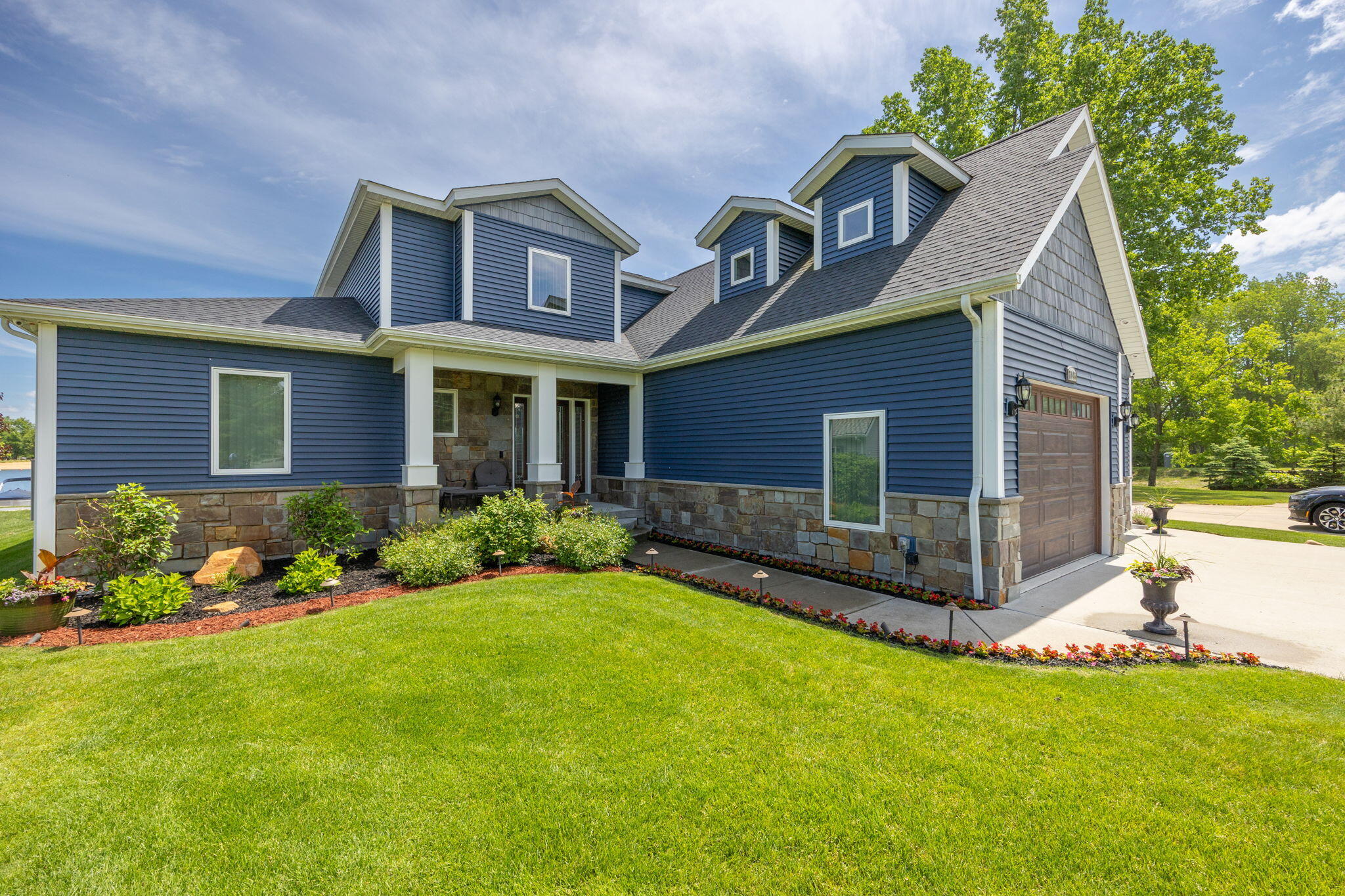 7140 Holiday Drive