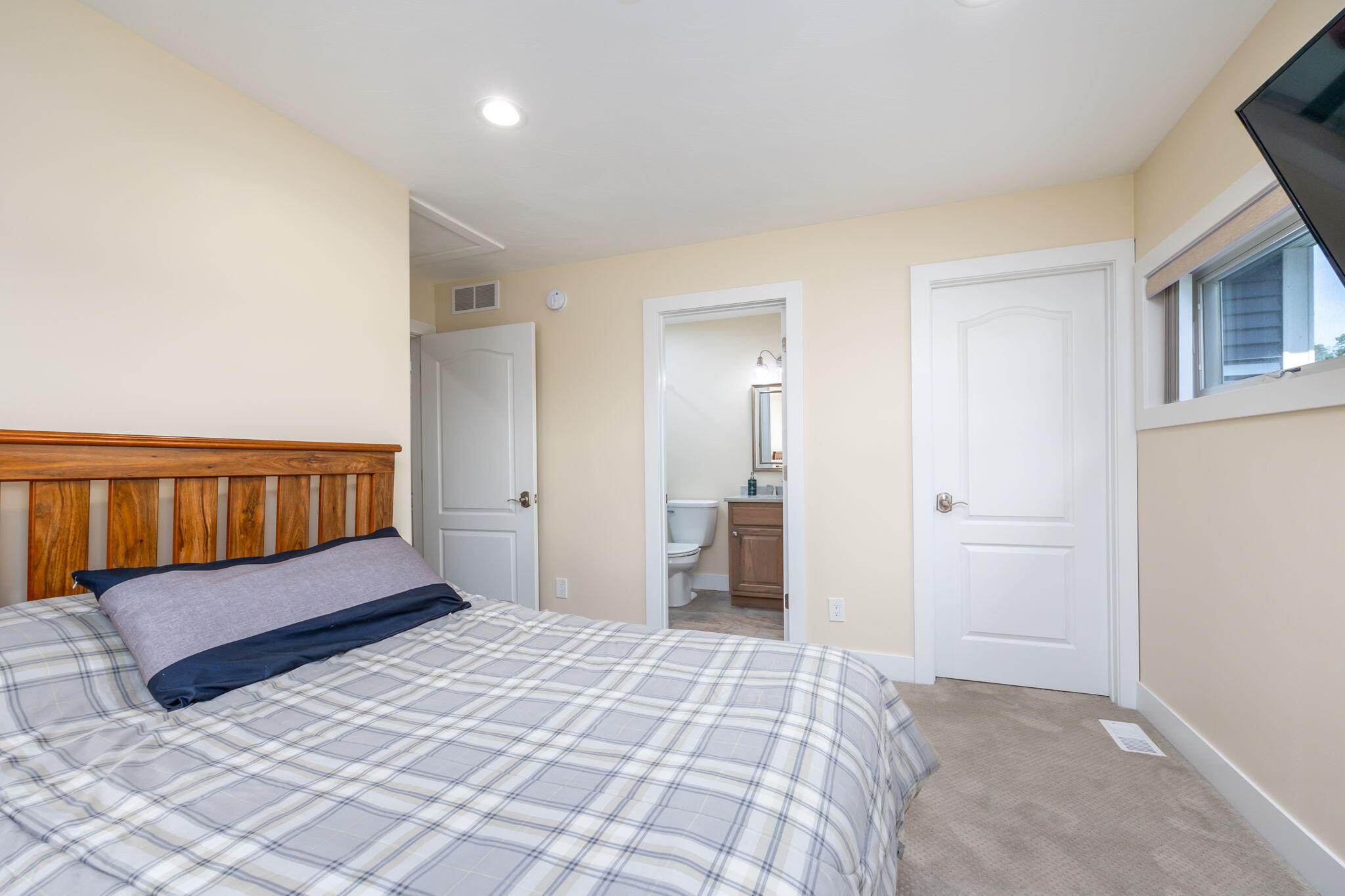 7140 Holiday Drive