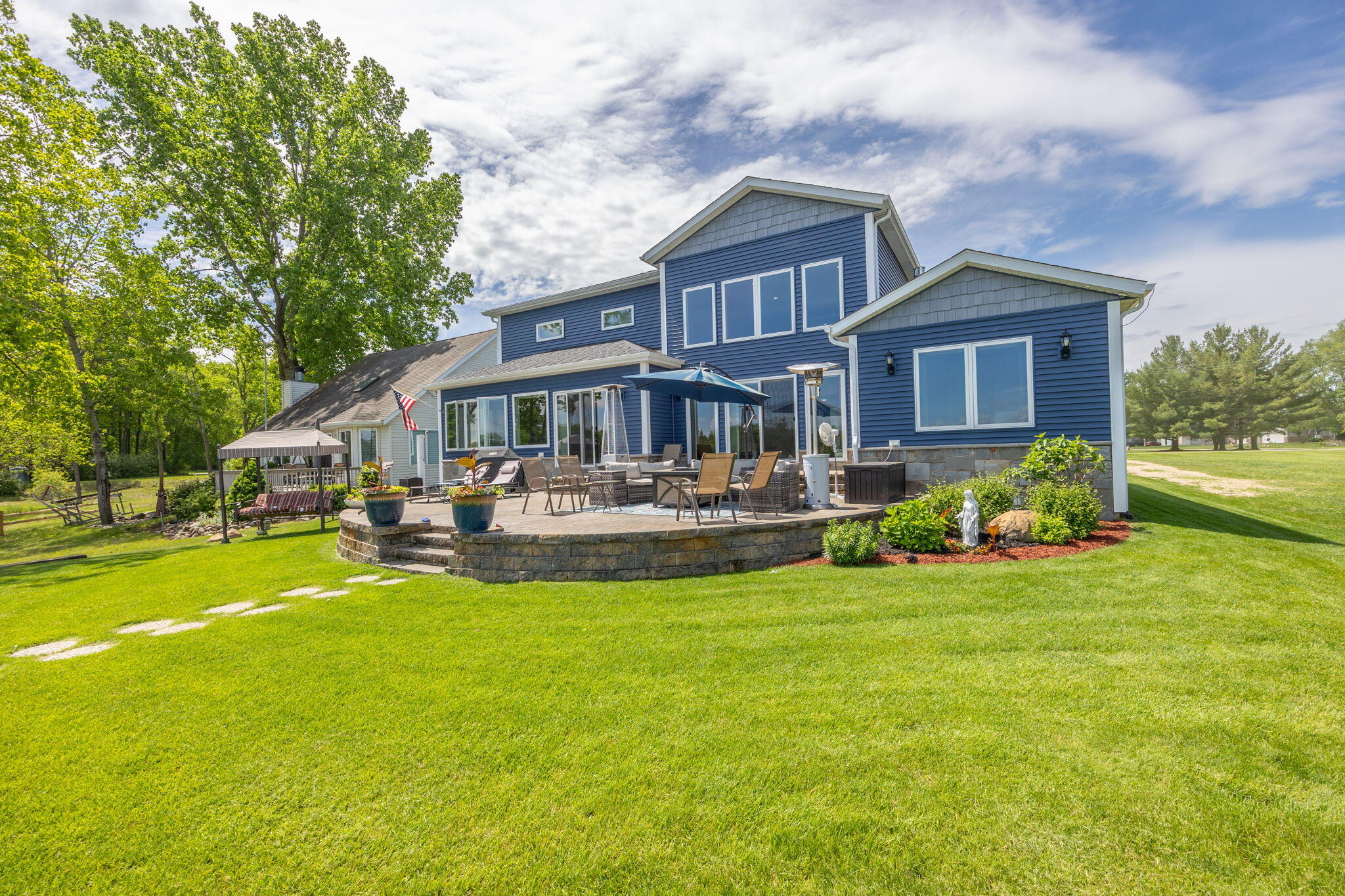 7140 Holiday Drive