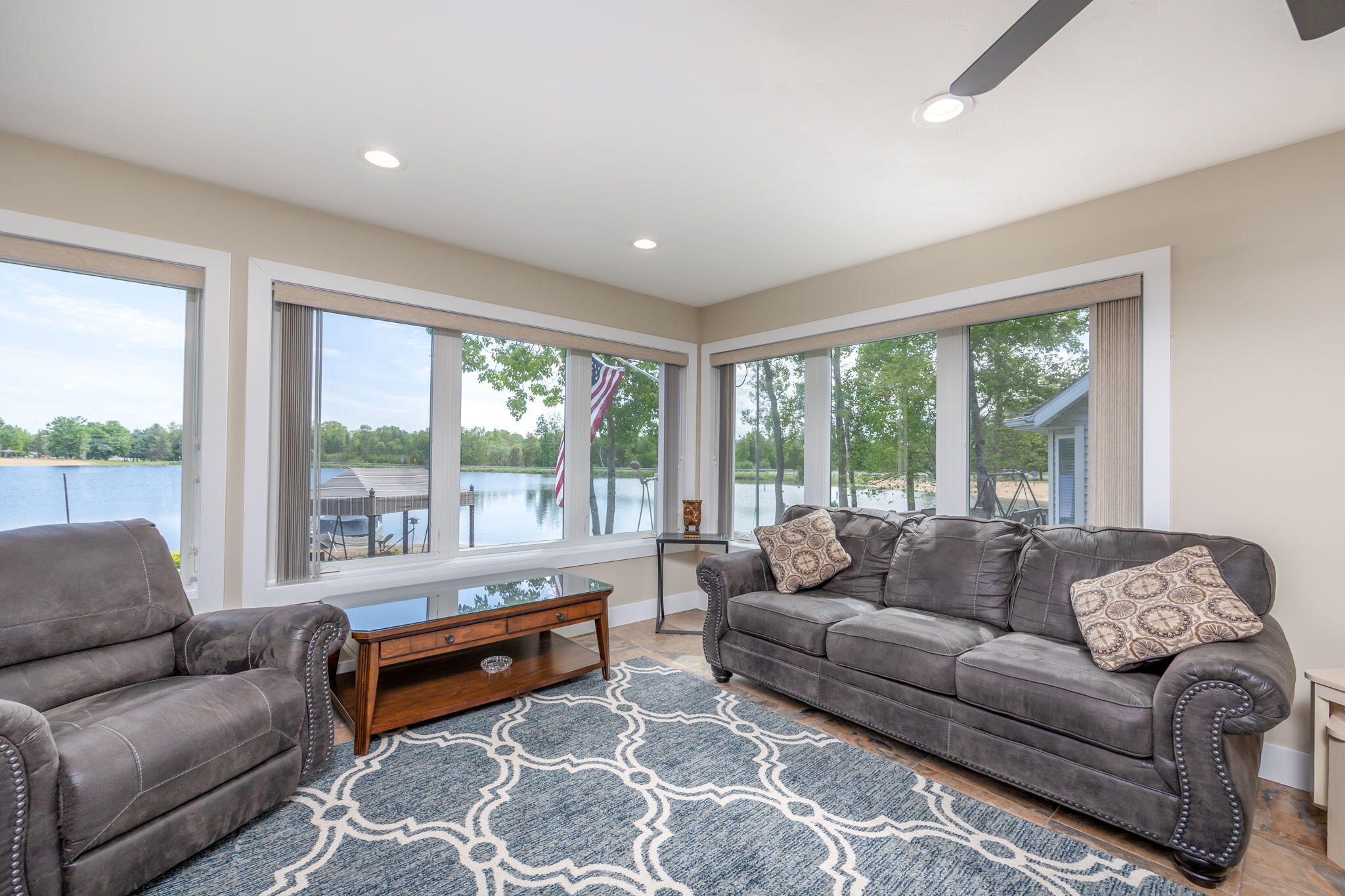 7140 Holiday Drive