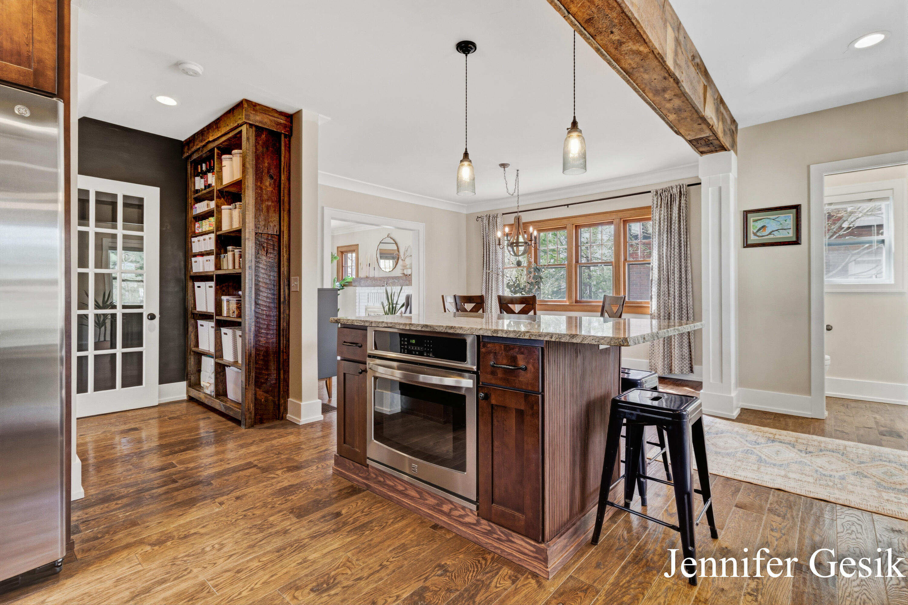 215 Glenhaven Avenue NW