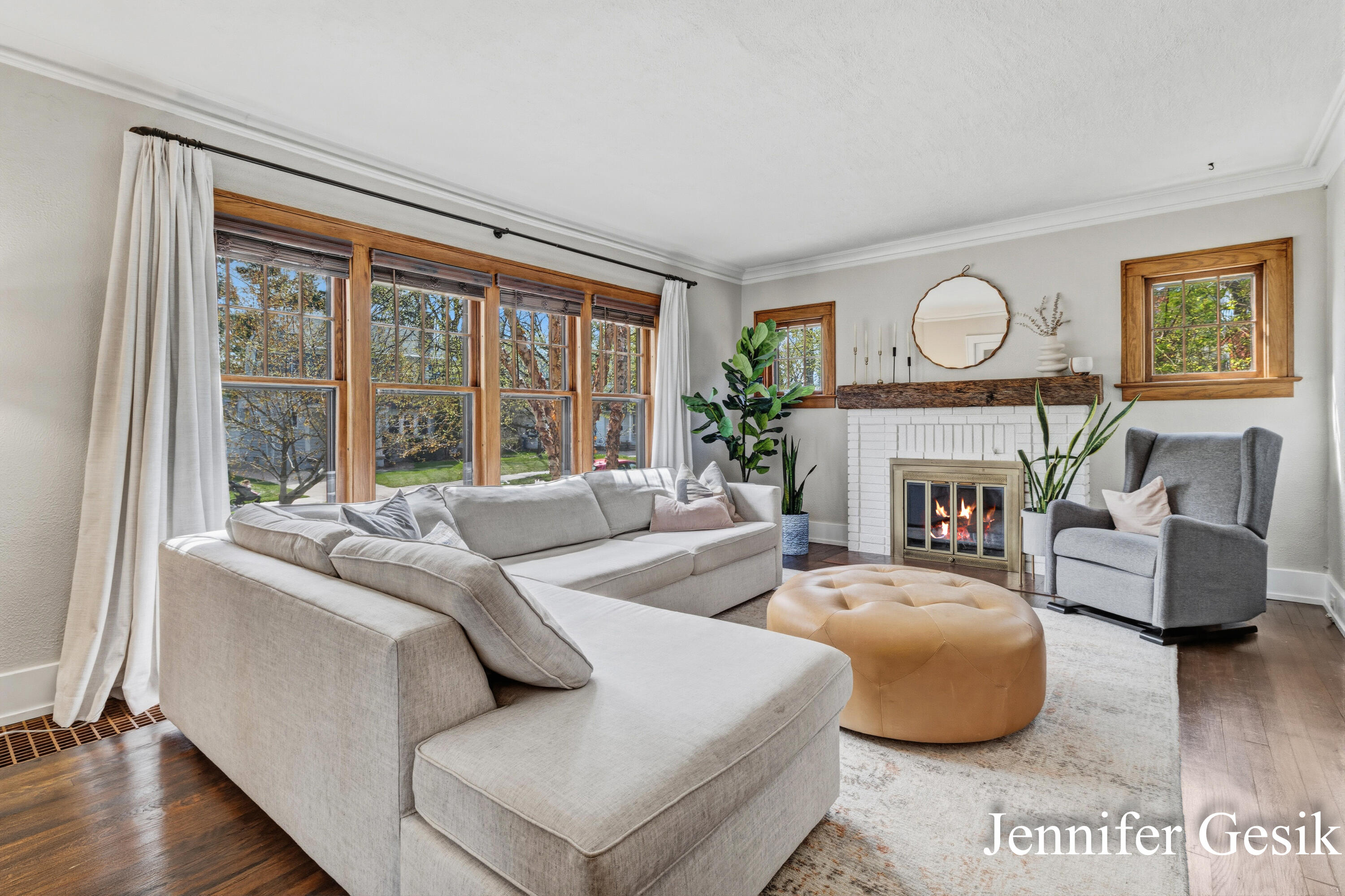 215 Glenhaven Avenue NW