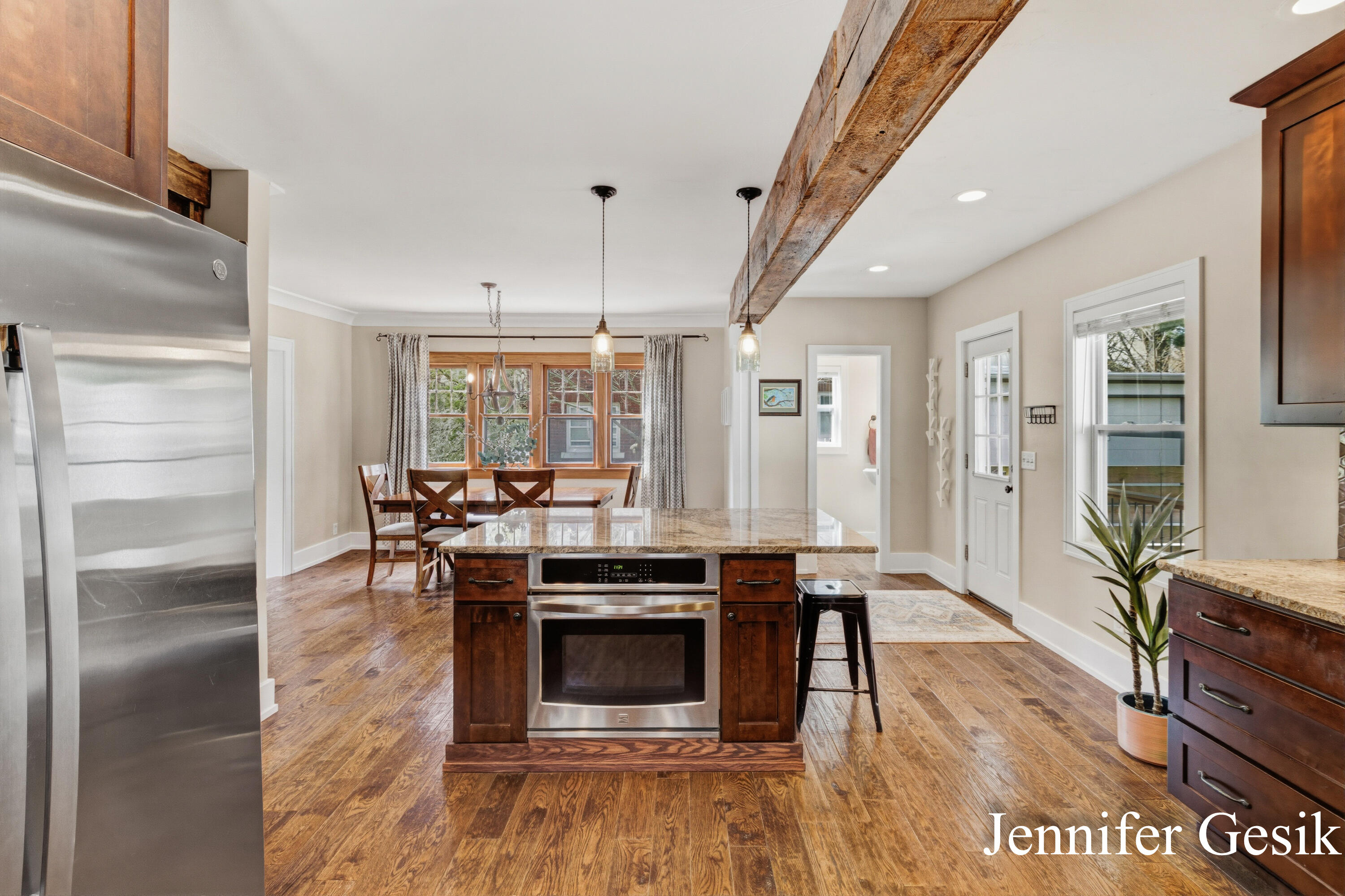 215 Glenhaven Avenue NW