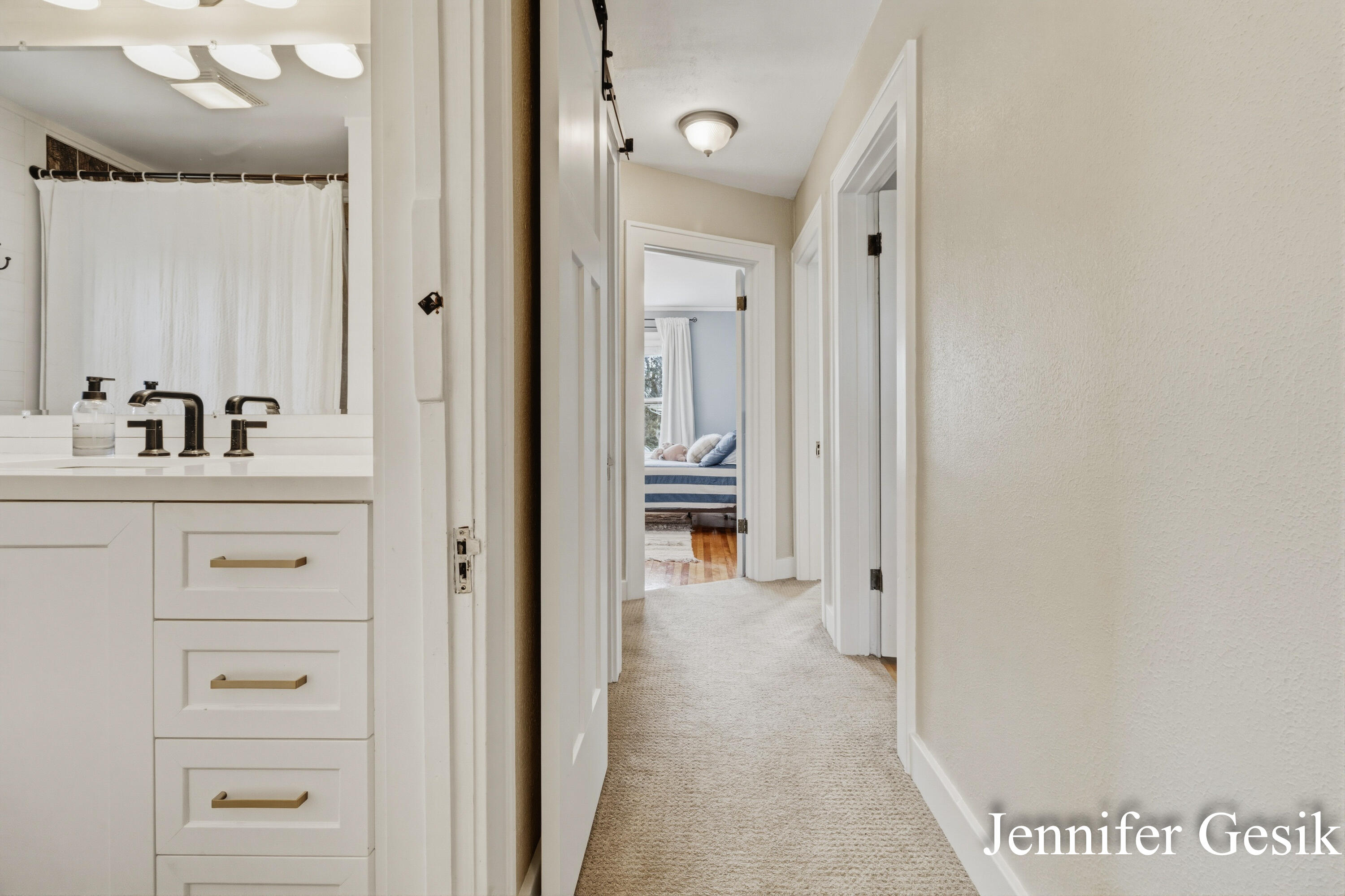 215 Glenhaven Avenue NW