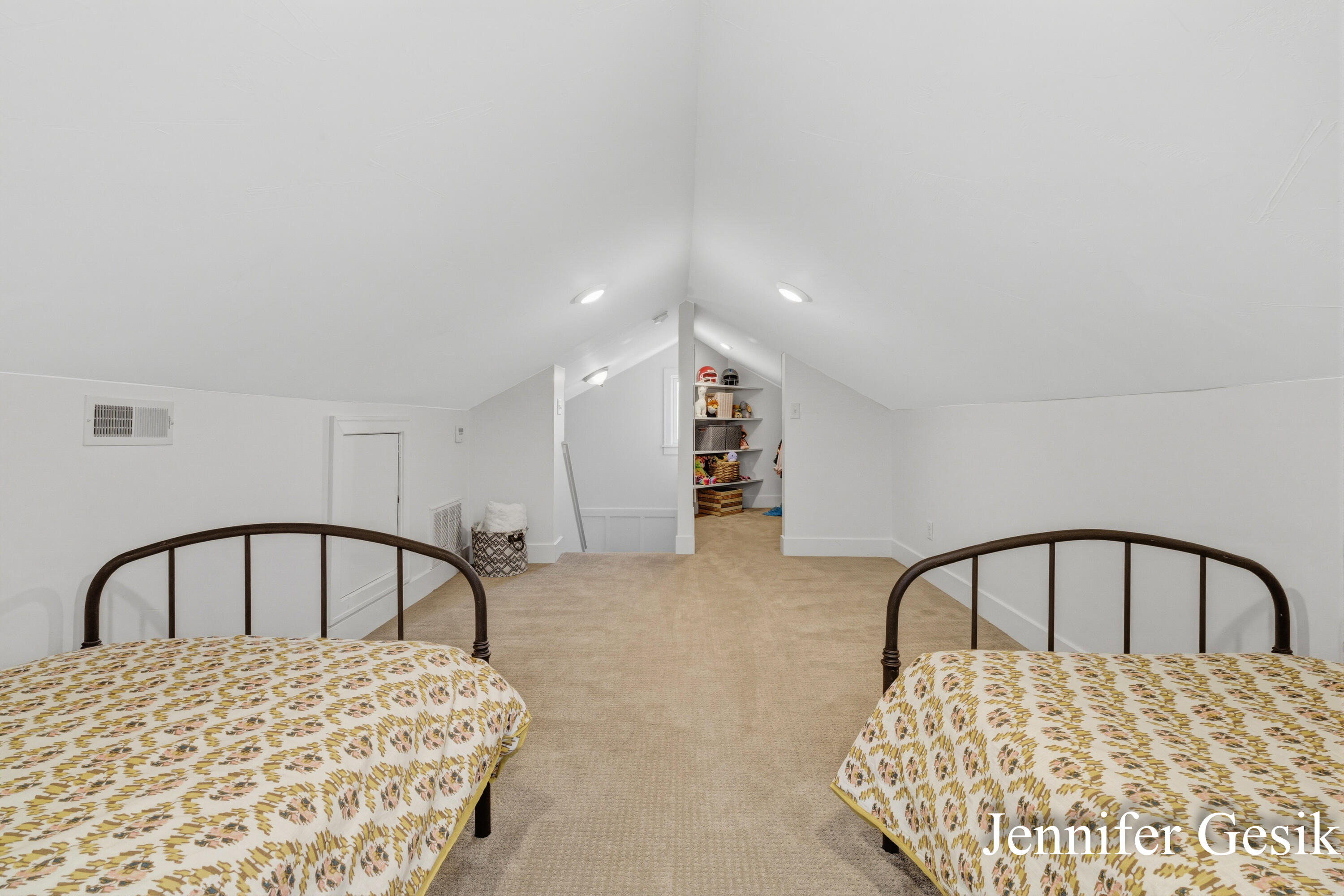 215 Glenhaven Avenue NW