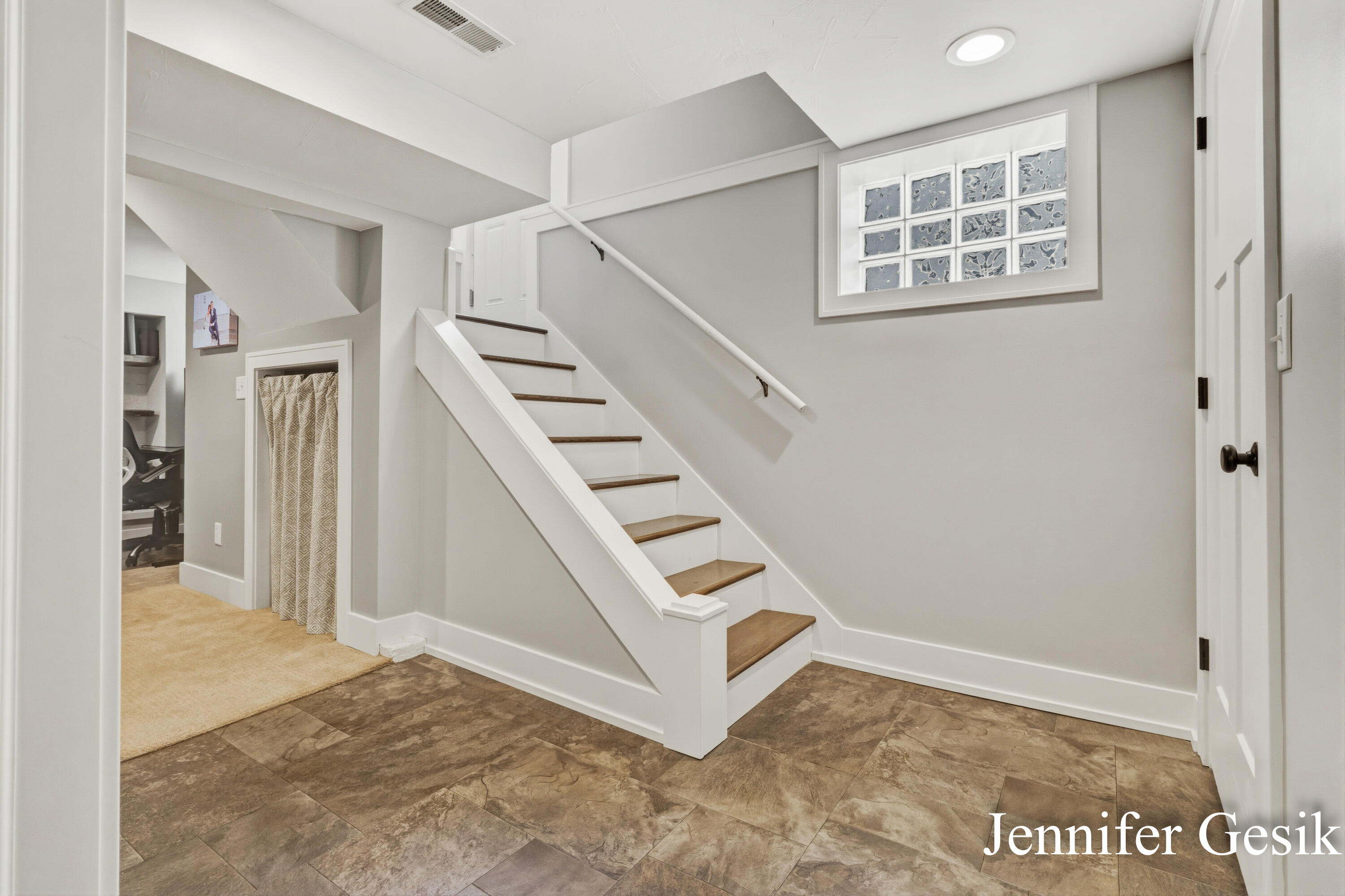 215 Glenhaven Avenue NW