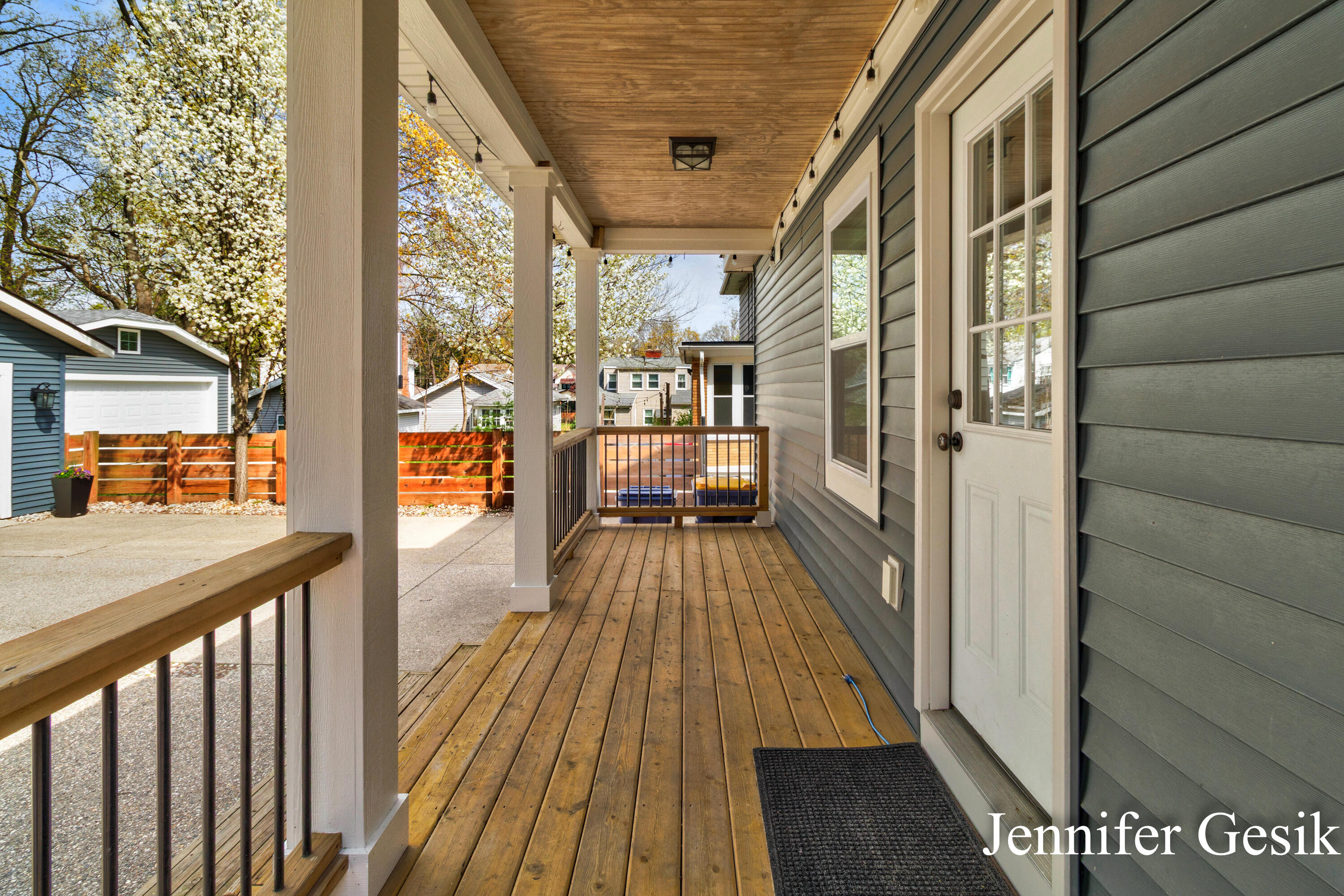 215 Glenhaven Avenue NW