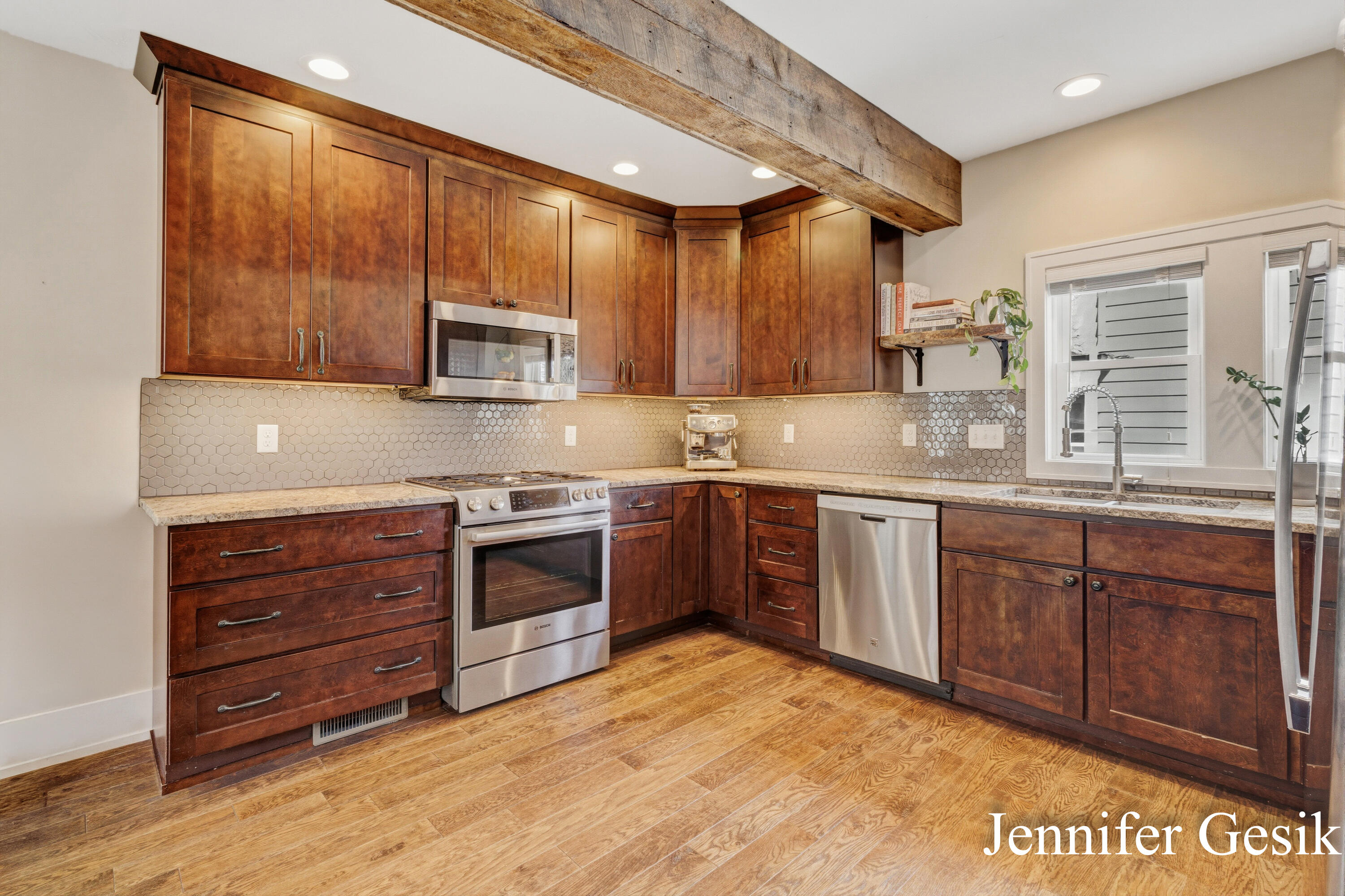 215 Glenhaven Avenue NW