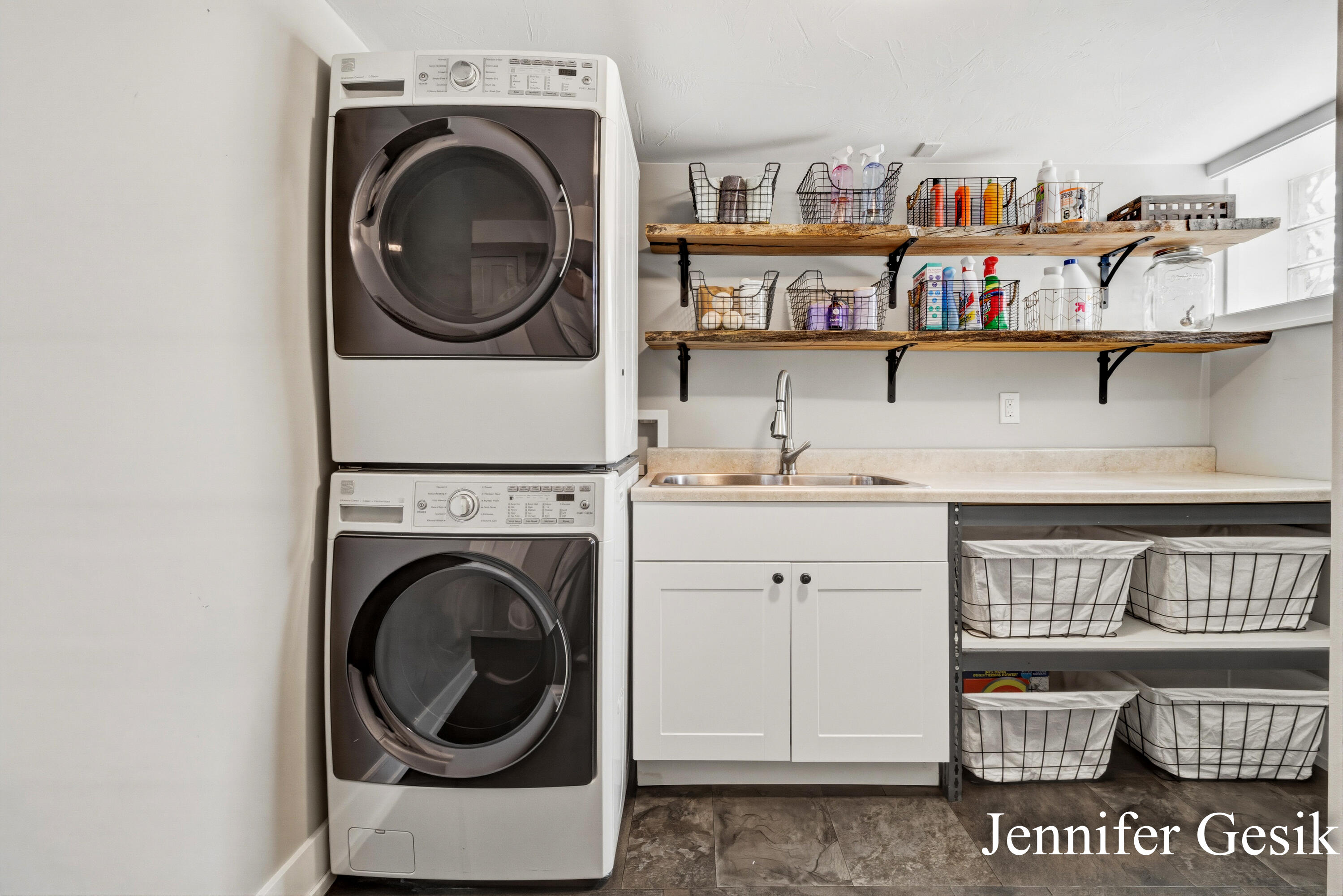 215 Glenhaven Avenue NW