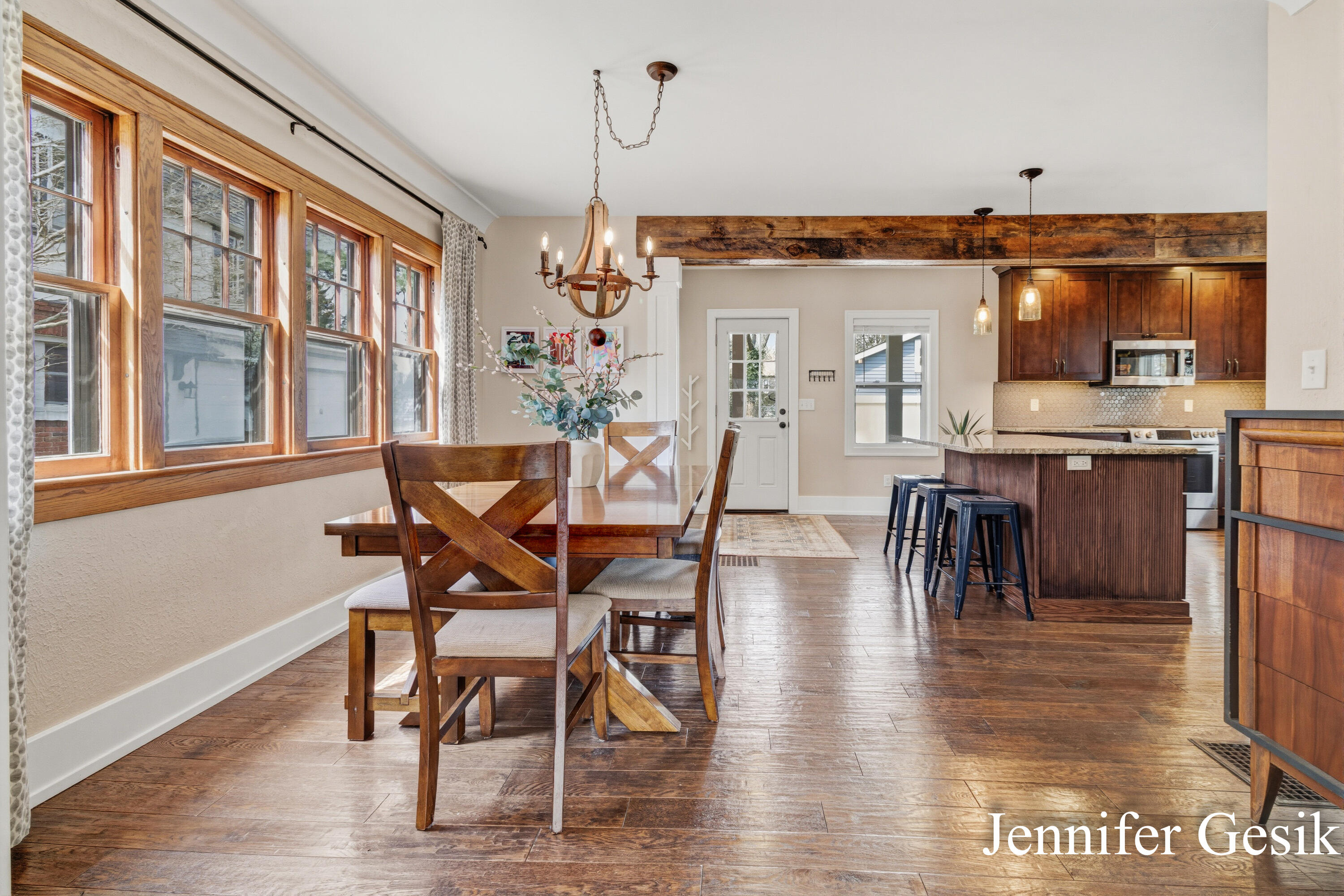 215 Glenhaven Avenue NW