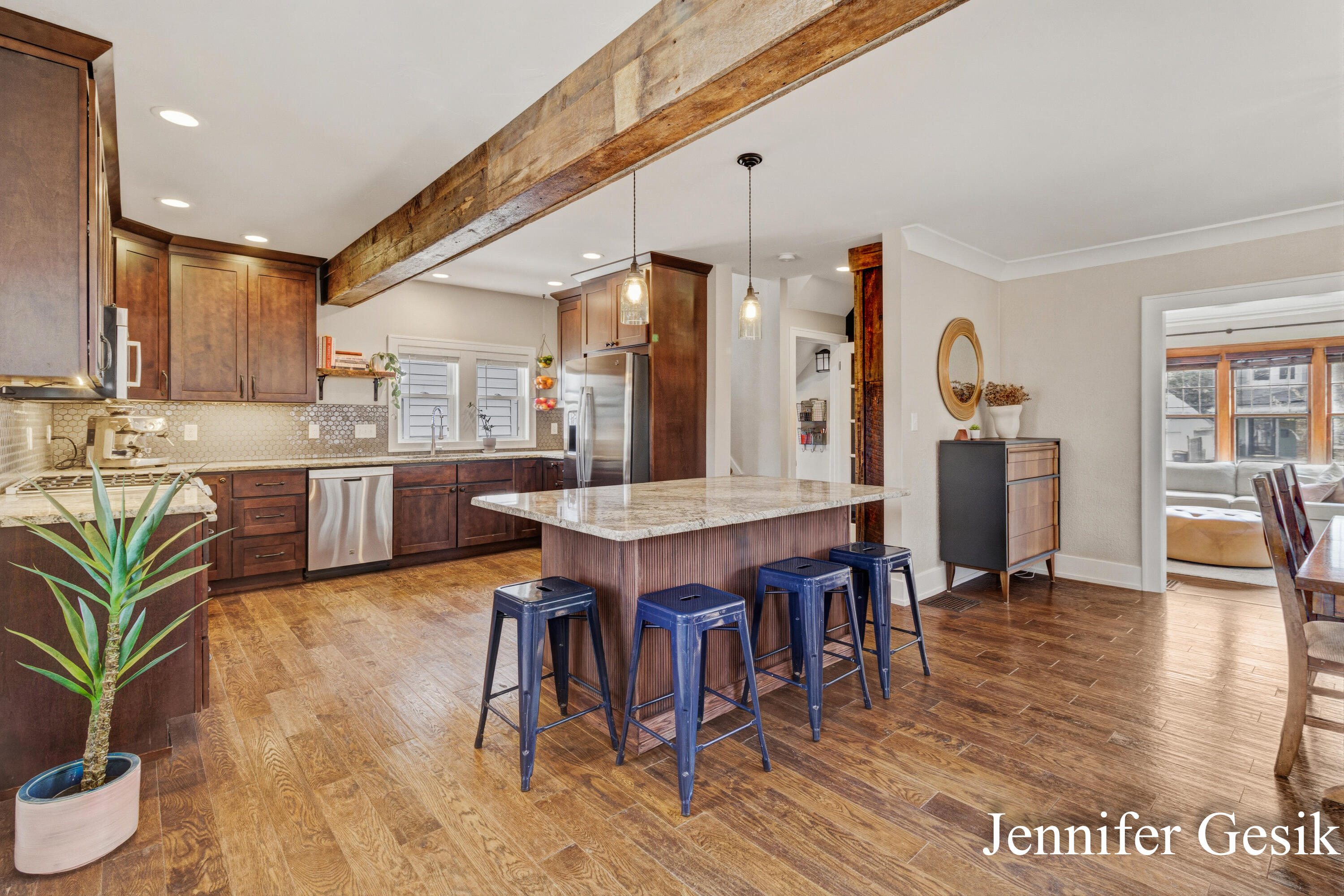 215 Glenhaven Avenue NW