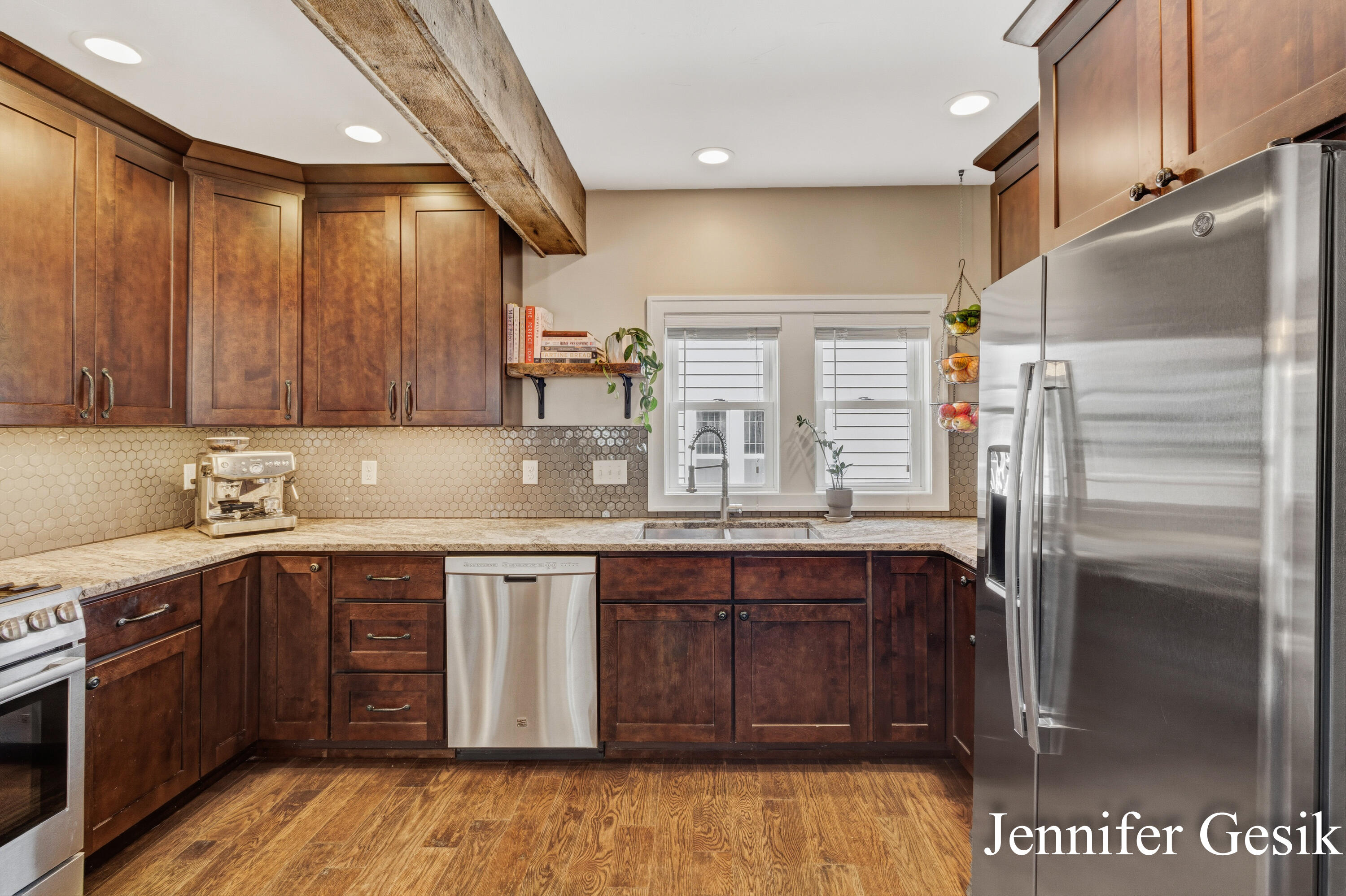 215 Glenhaven Avenue NW