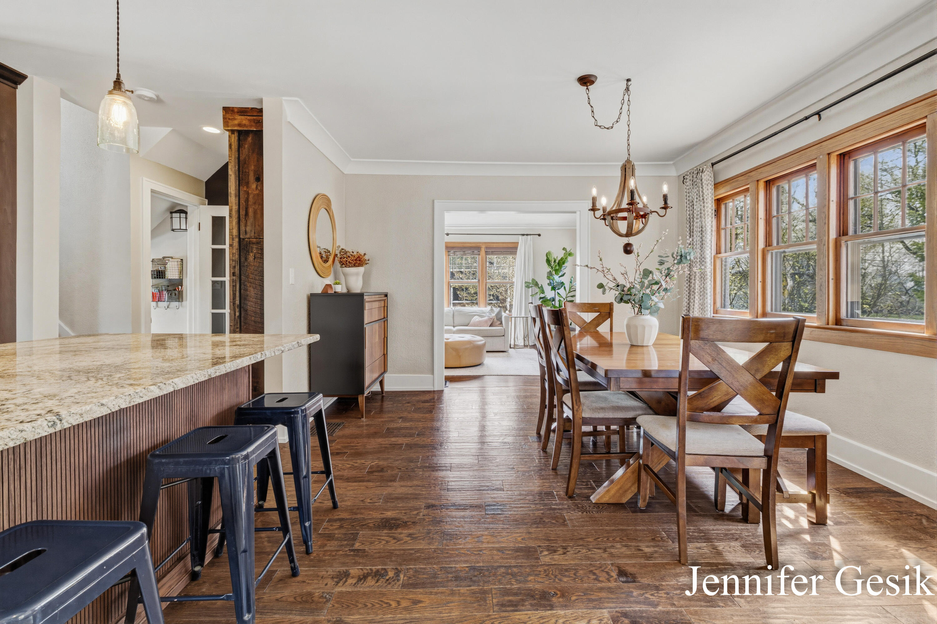 215 Glenhaven Avenue NW