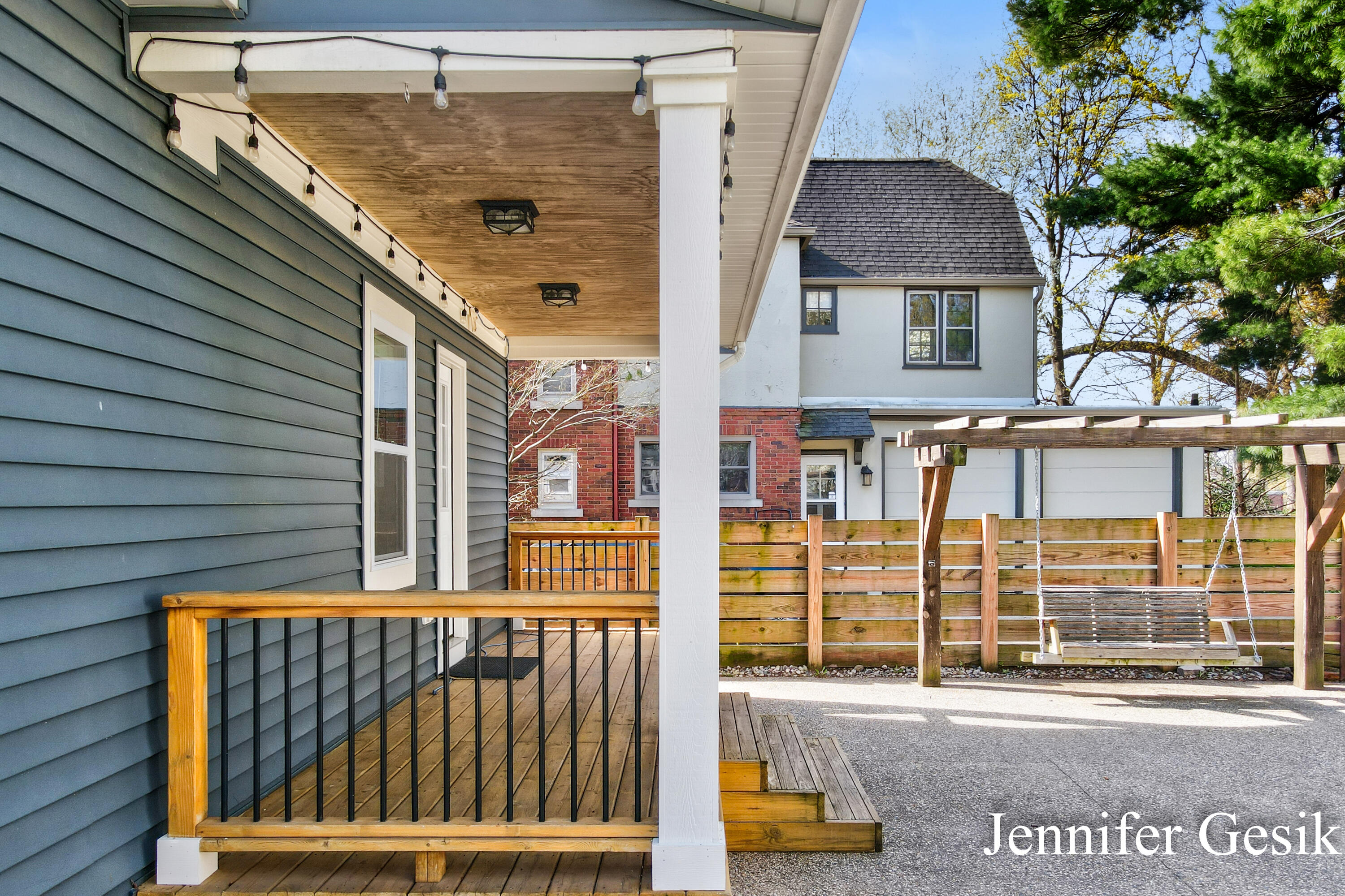 215 Glenhaven Avenue NW