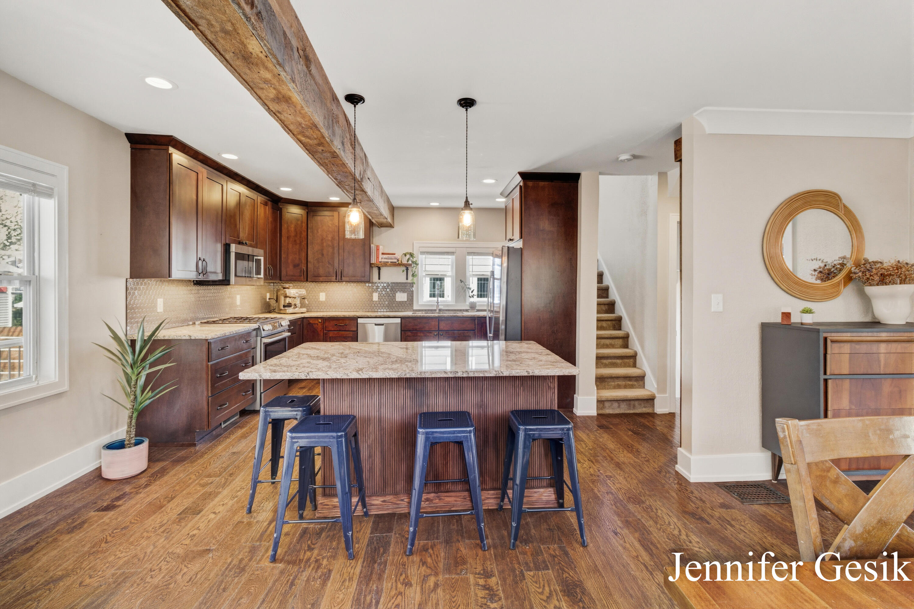 215 Glenhaven Avenue NW