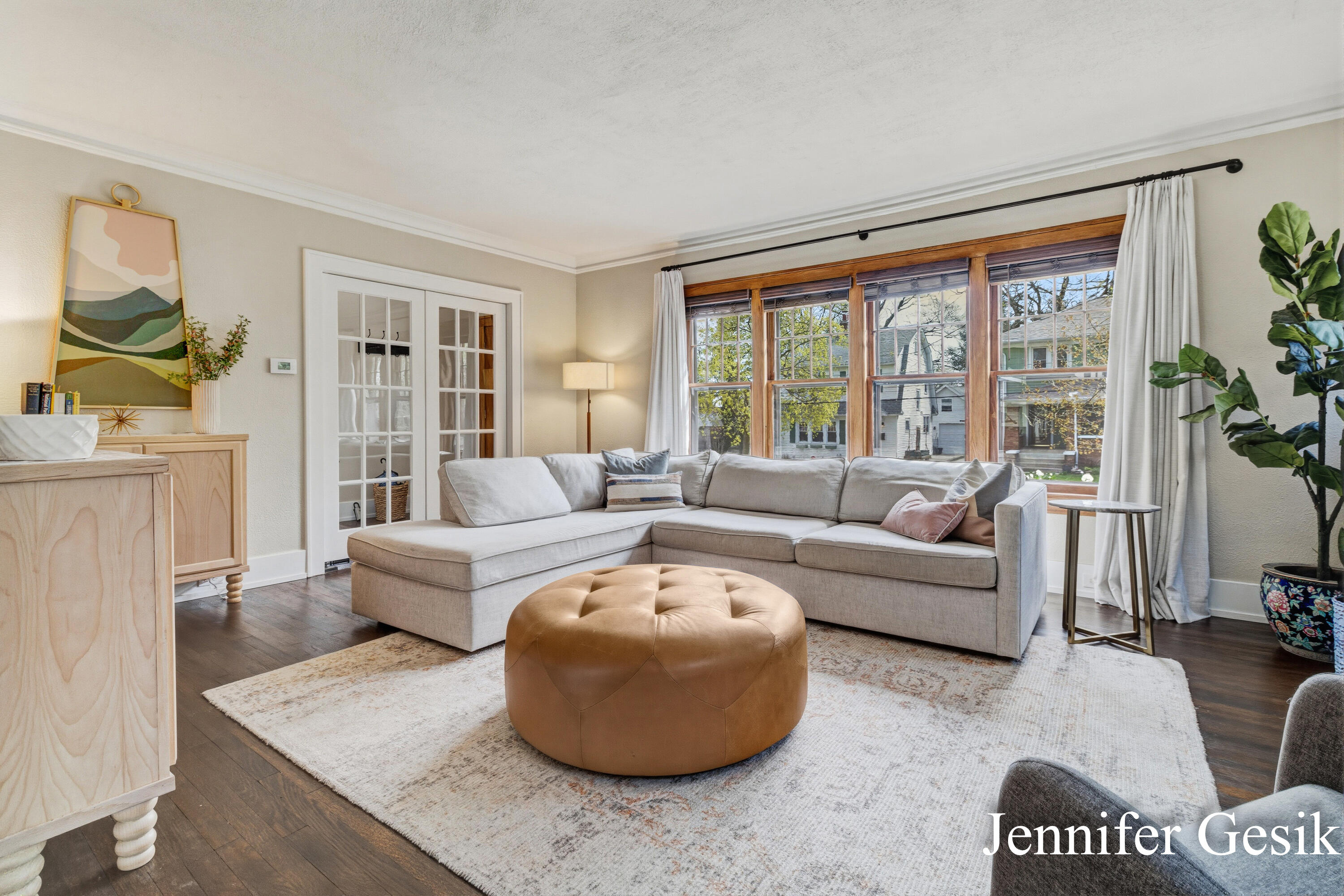 215 Glenhaven Avenue NW