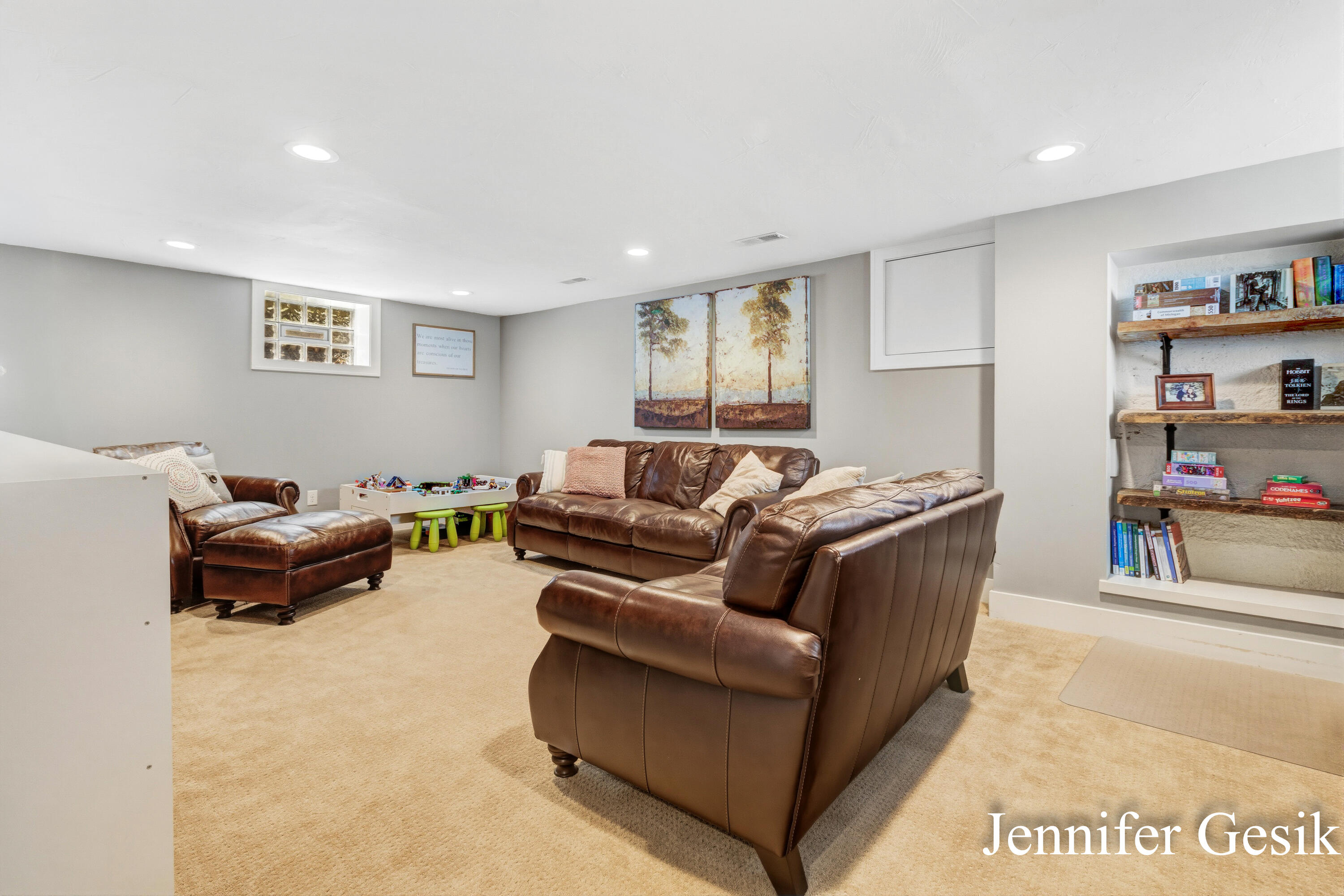 215 Glenhaven Avenue NW