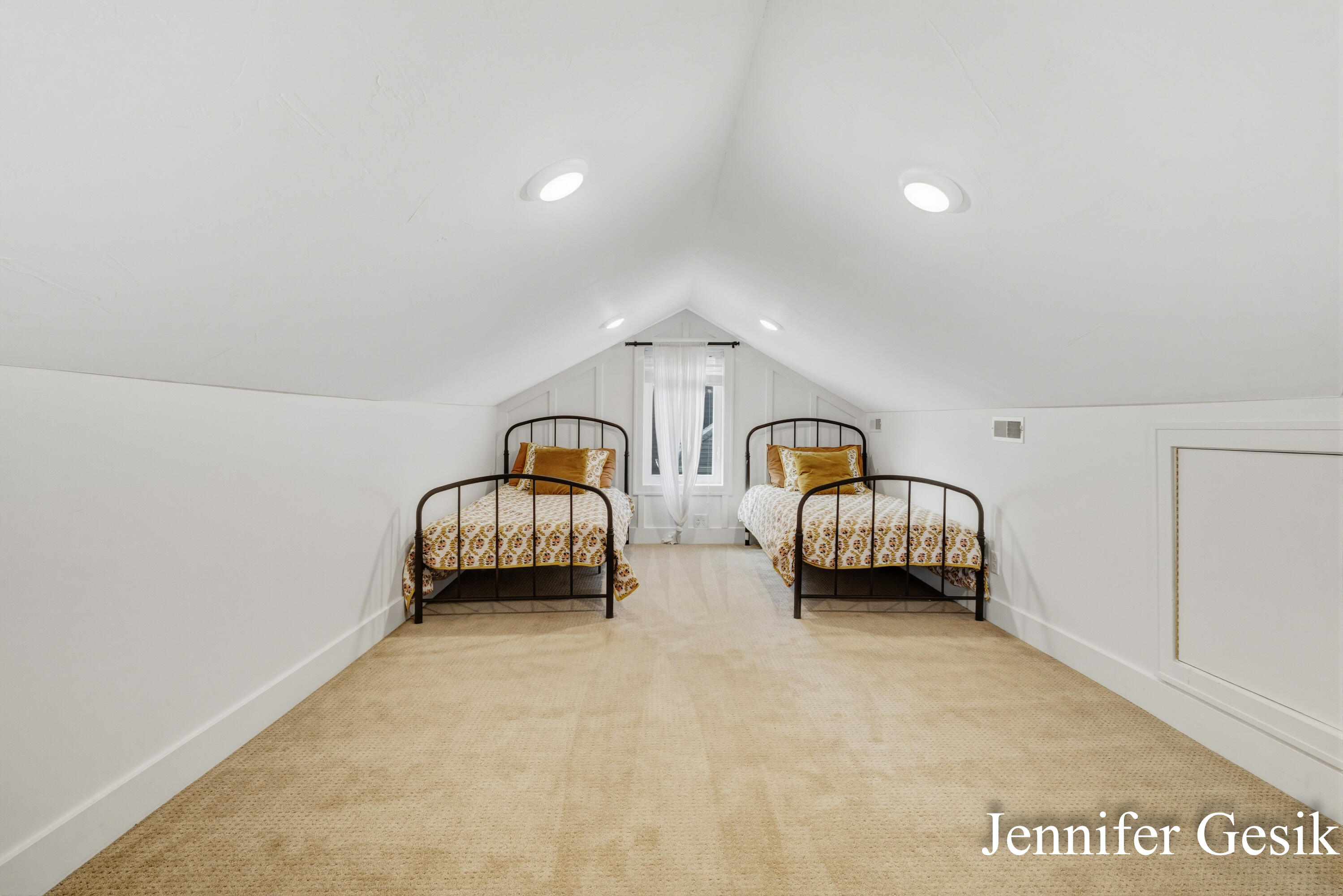 215 Glenhaven Avenue NW