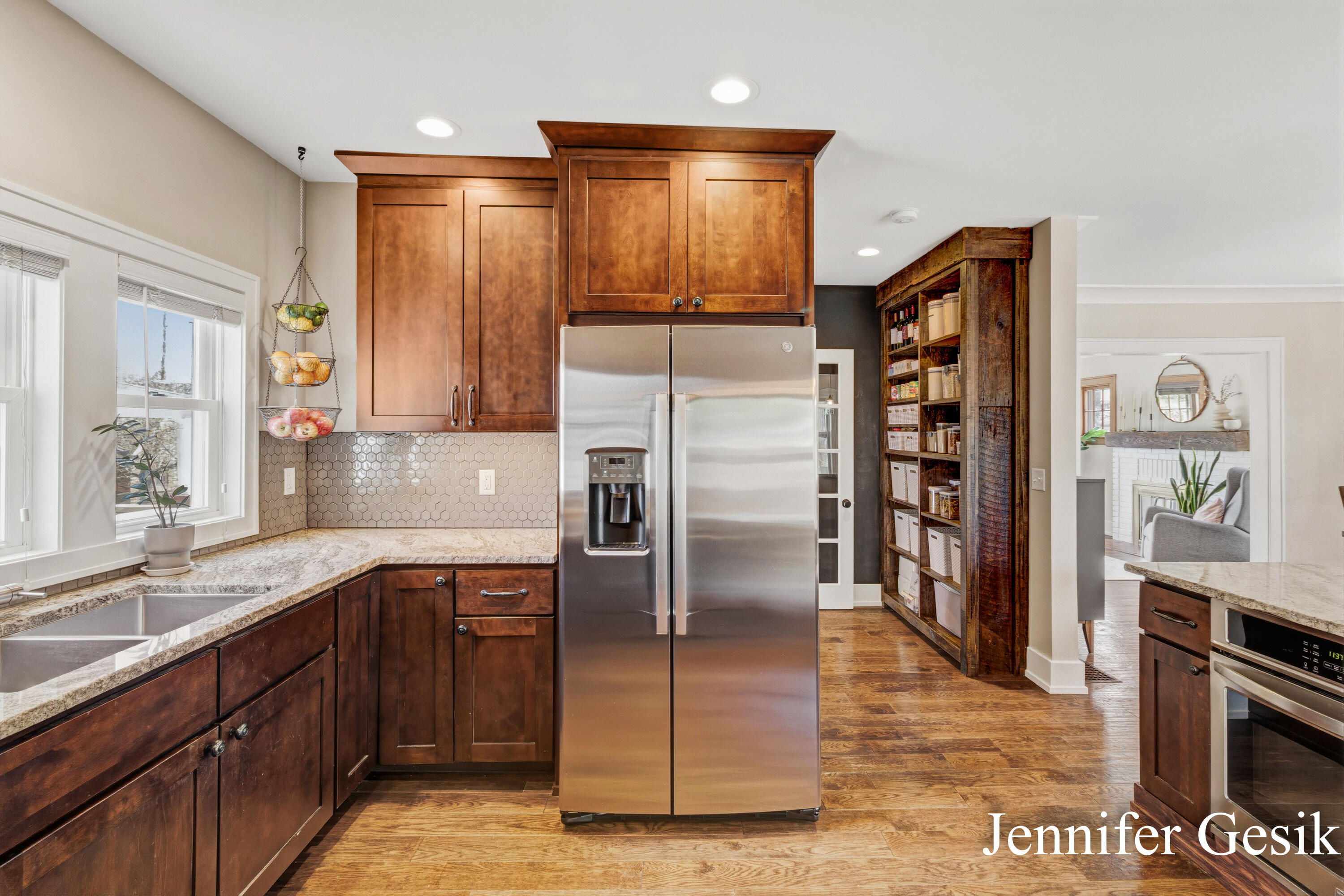 215 Glenhaven Avenue NW