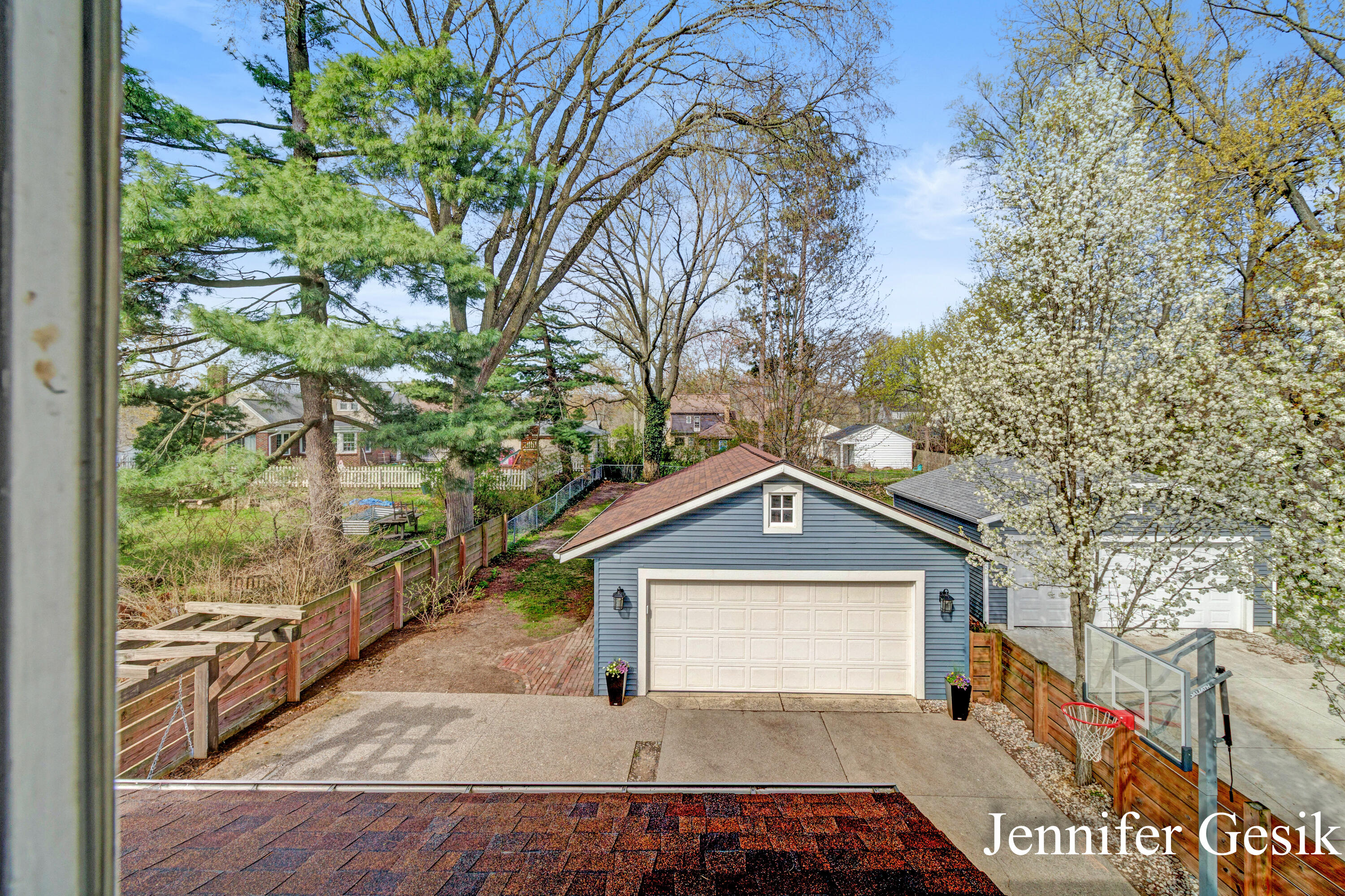 215 Glenhaven Avenue NW