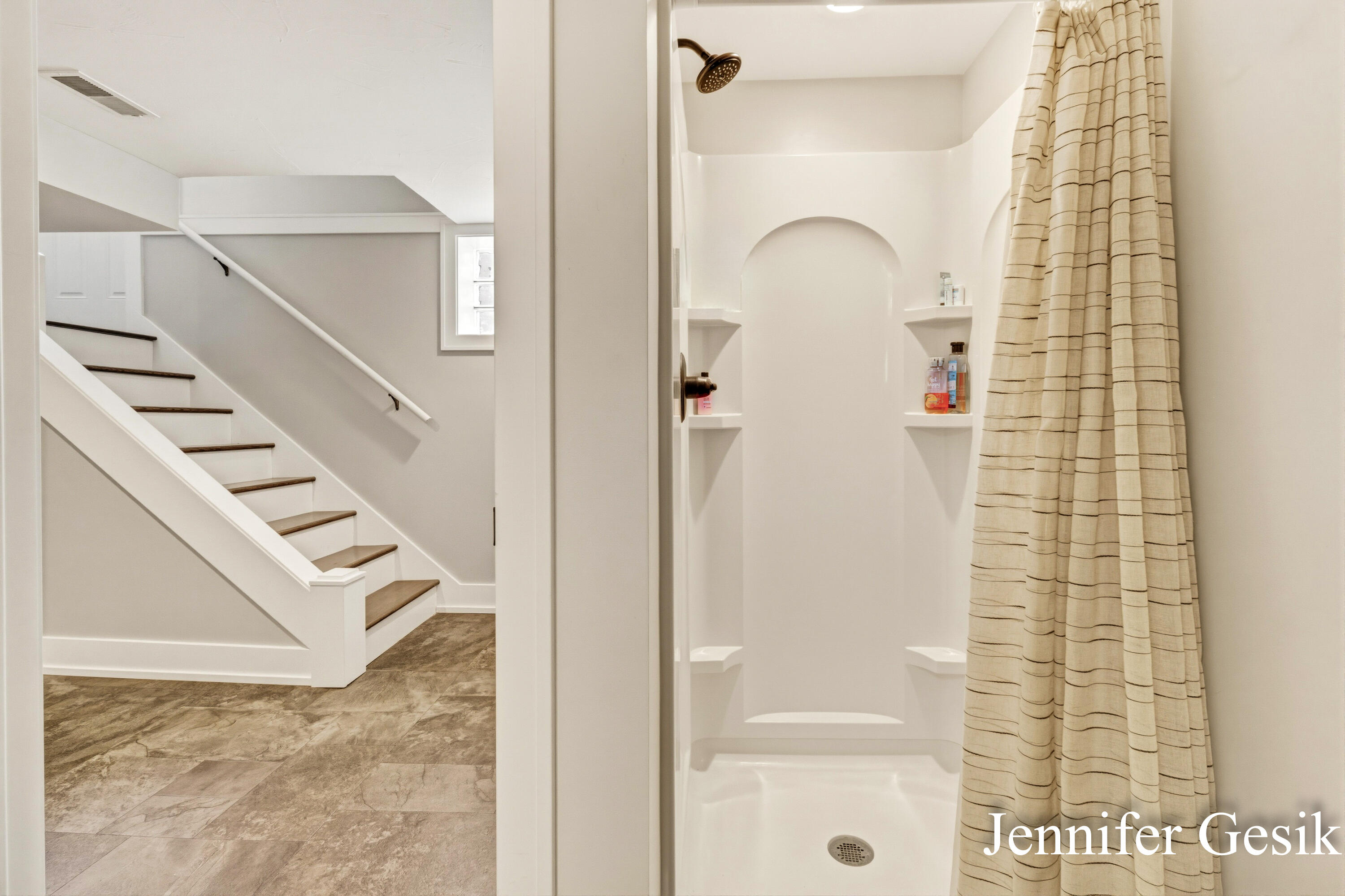 215 Glenhaven Avenue NW