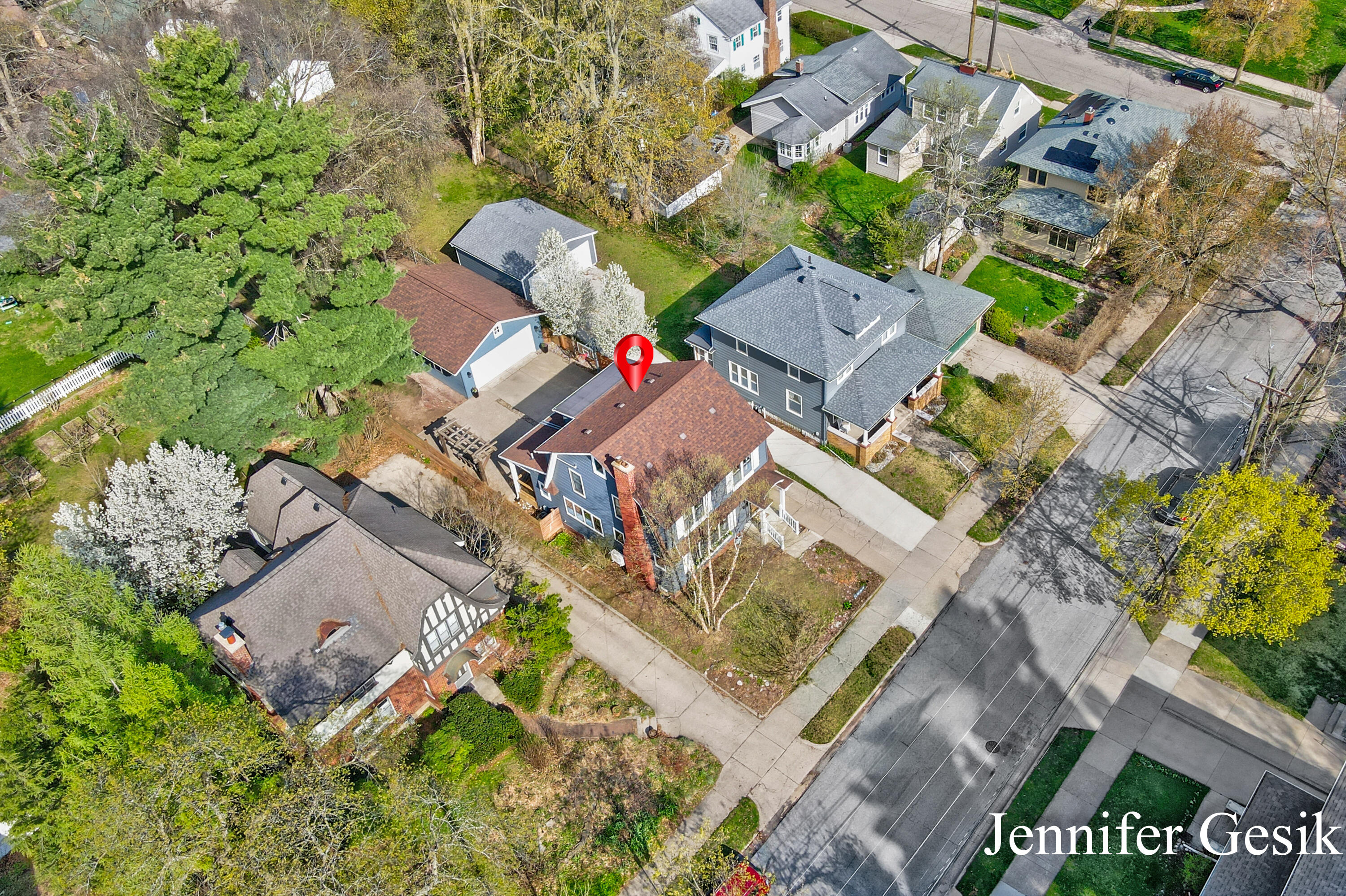 215 Glenhaven Avenue NW