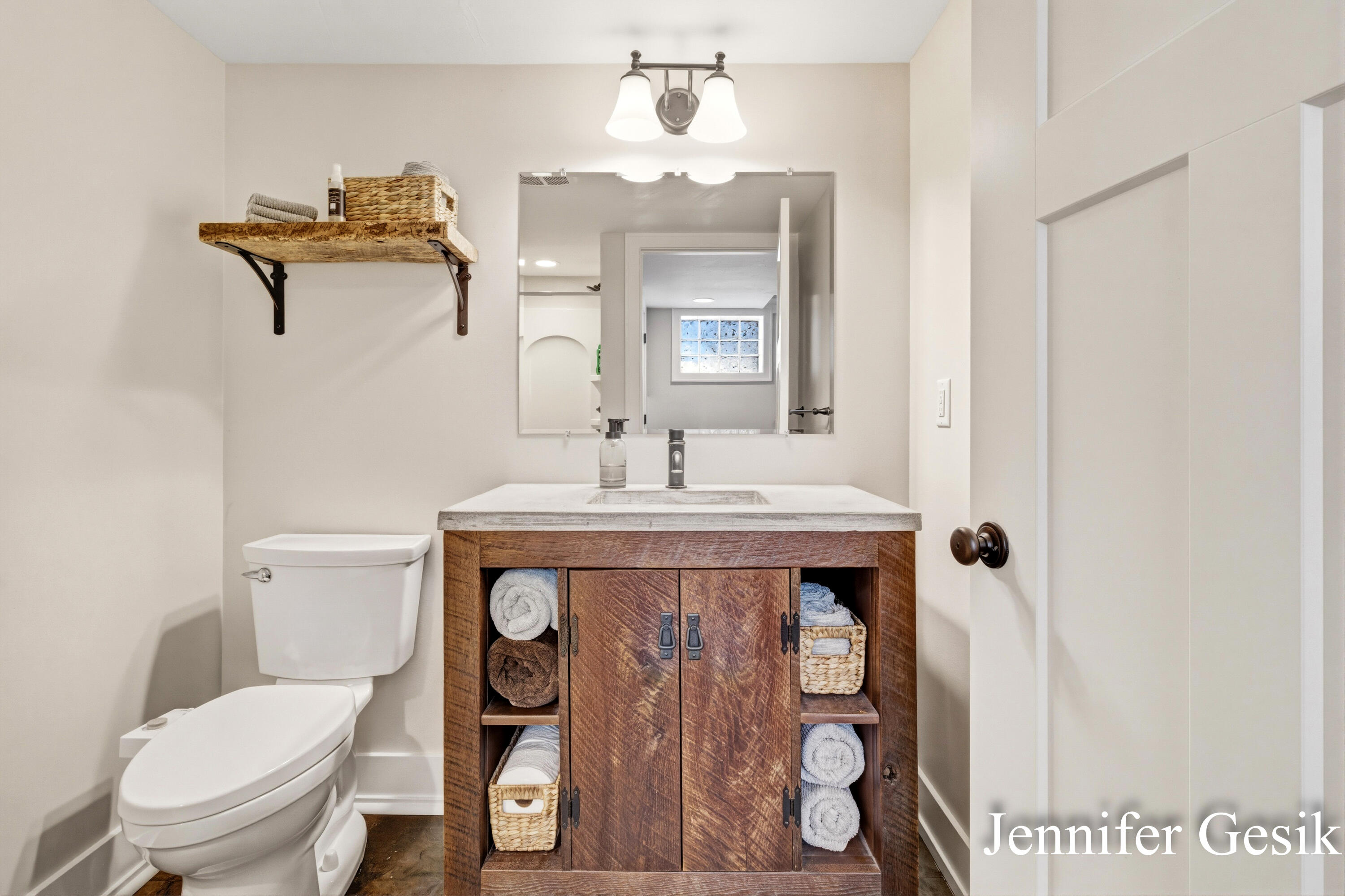 215 Glenhaven Avenue NW