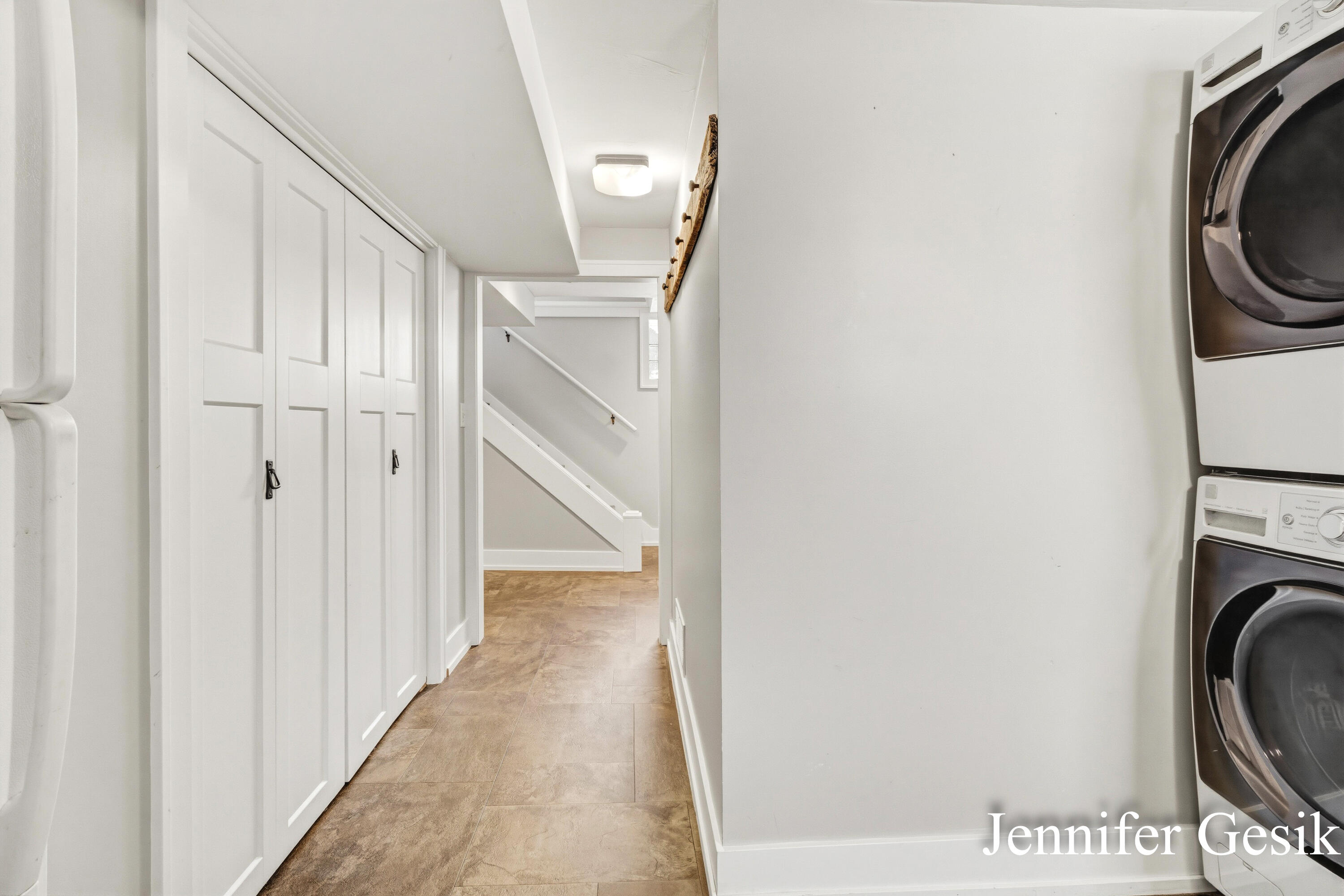 215 Glenhaven Avenue NW