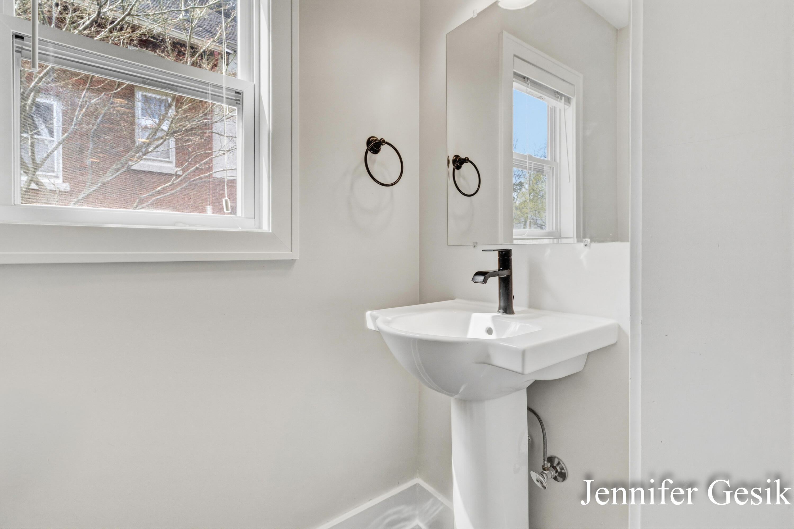 215 Glenhaven Avenue NW