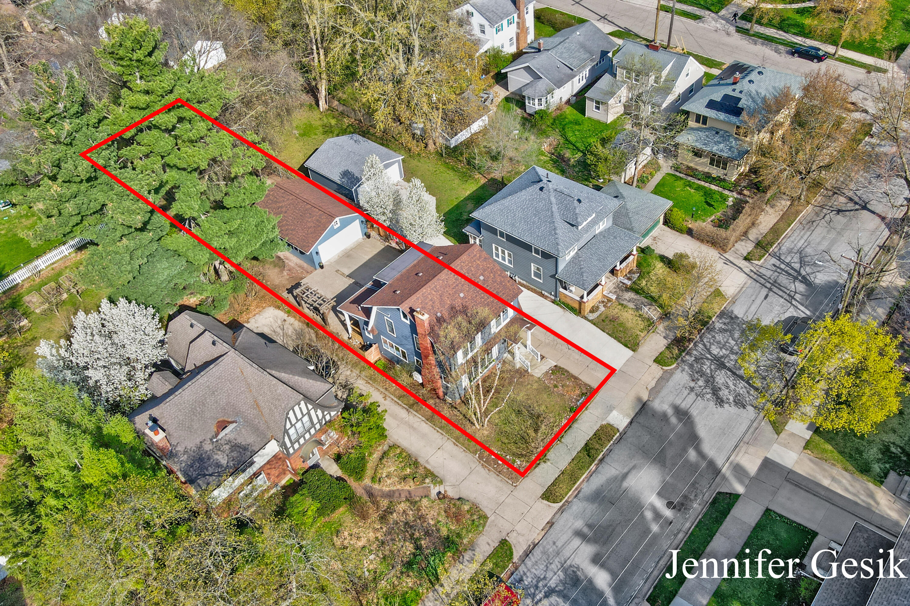 215 Glenhaven Avenue NW