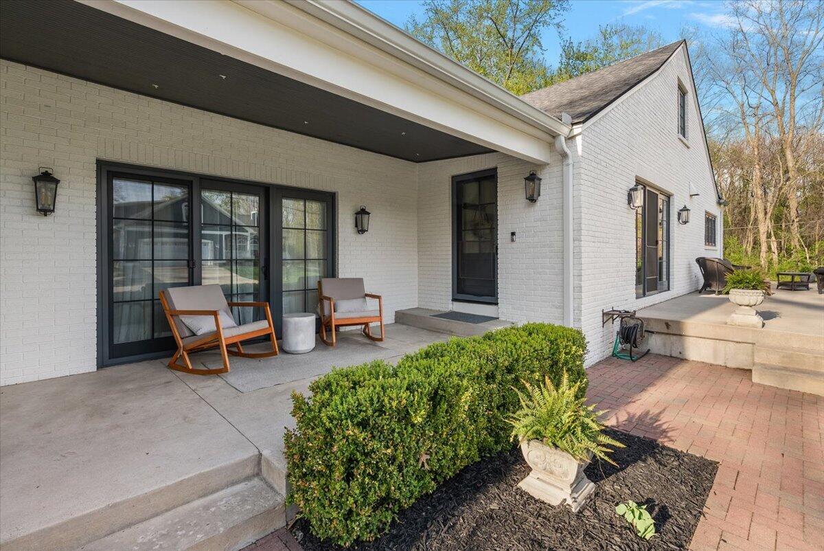 415 Lakeside Drive SE