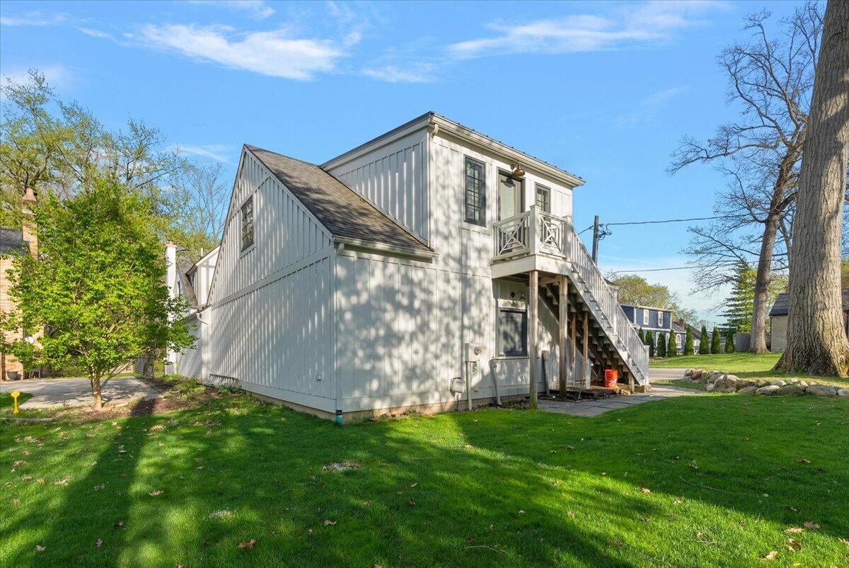 415 Lakeside Drive SE