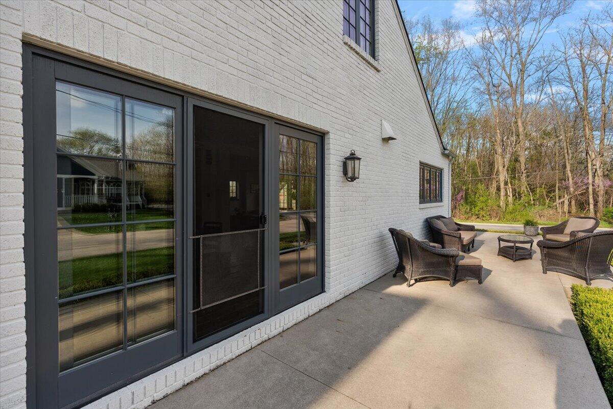 415 Lakeside Drive SE